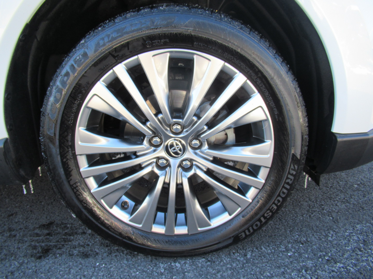 Toyota Venza LE 2024