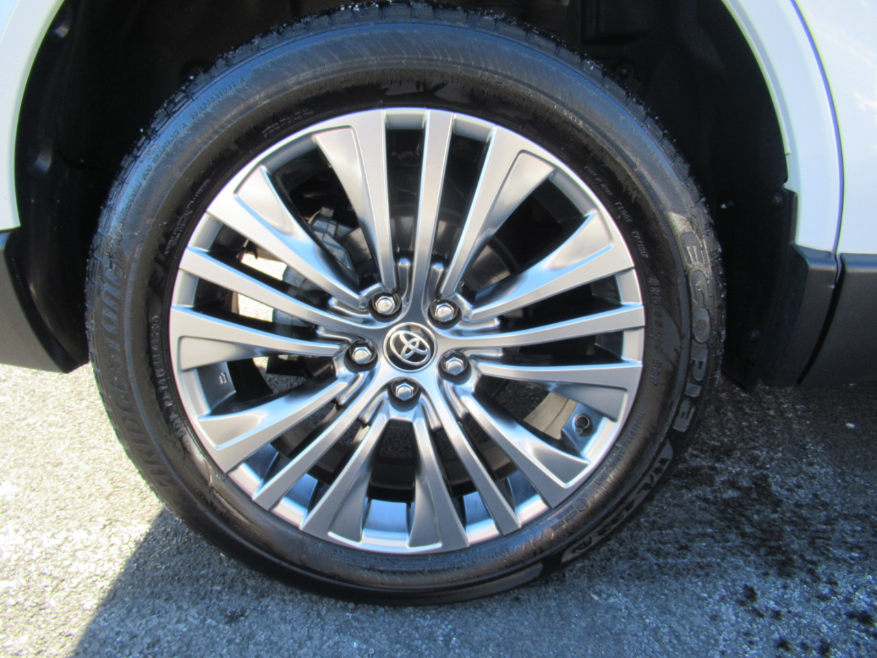 Toyota Venza LE 2024