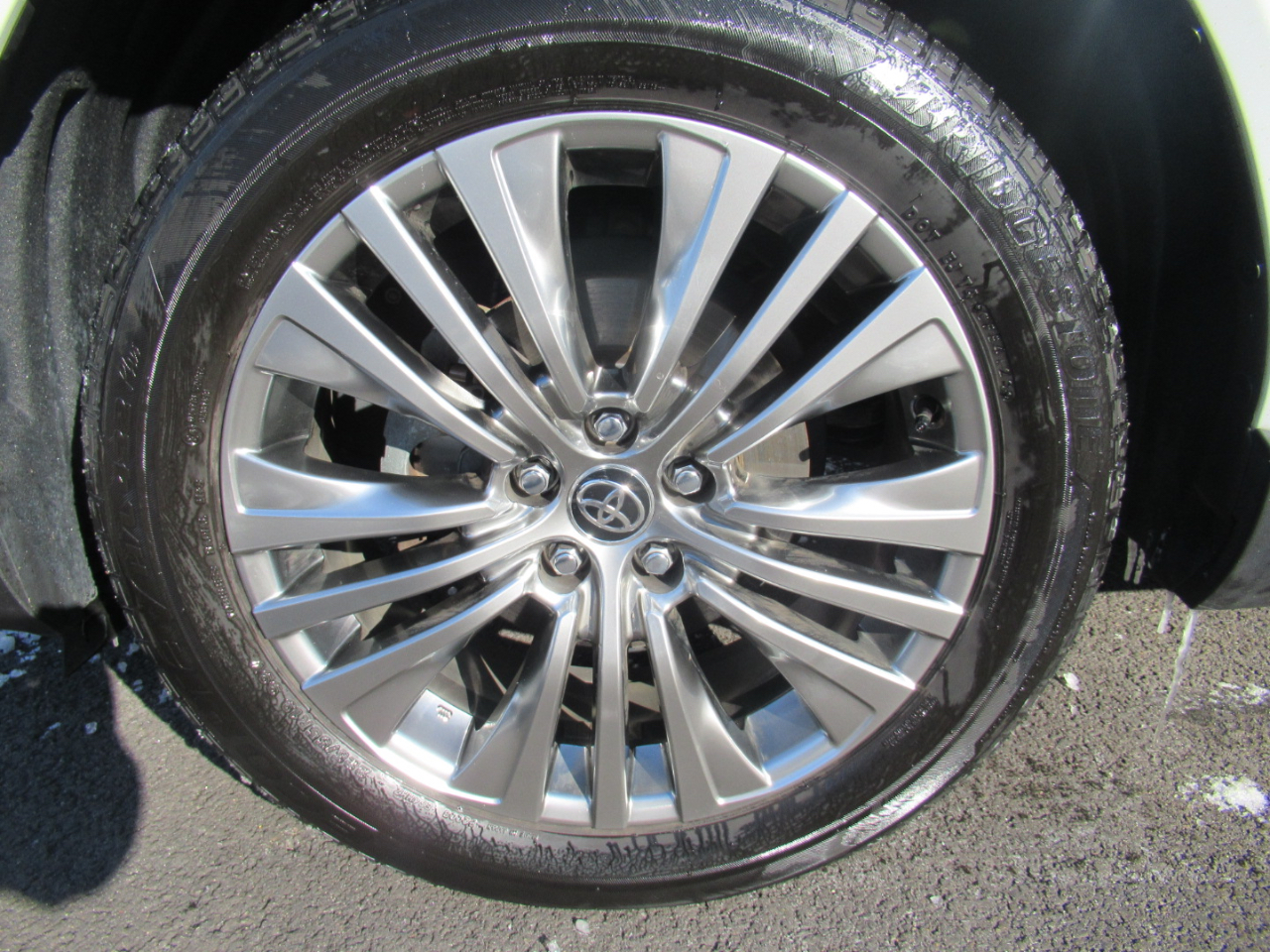 Toyota Venza LE 2024