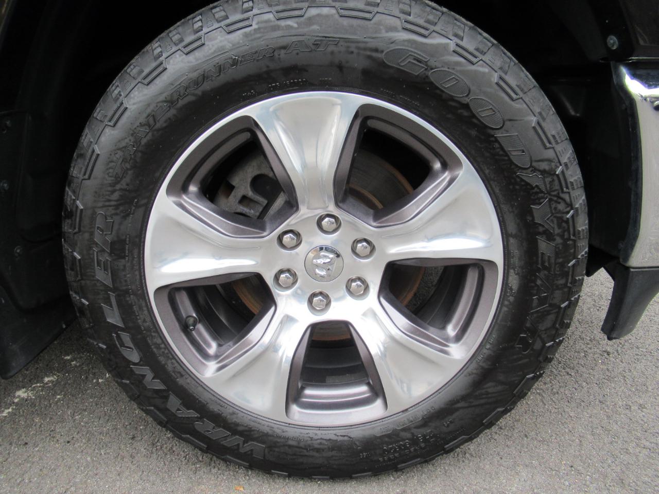 RAM 1500 Laramie Crew Cab SWB 4WD 2021