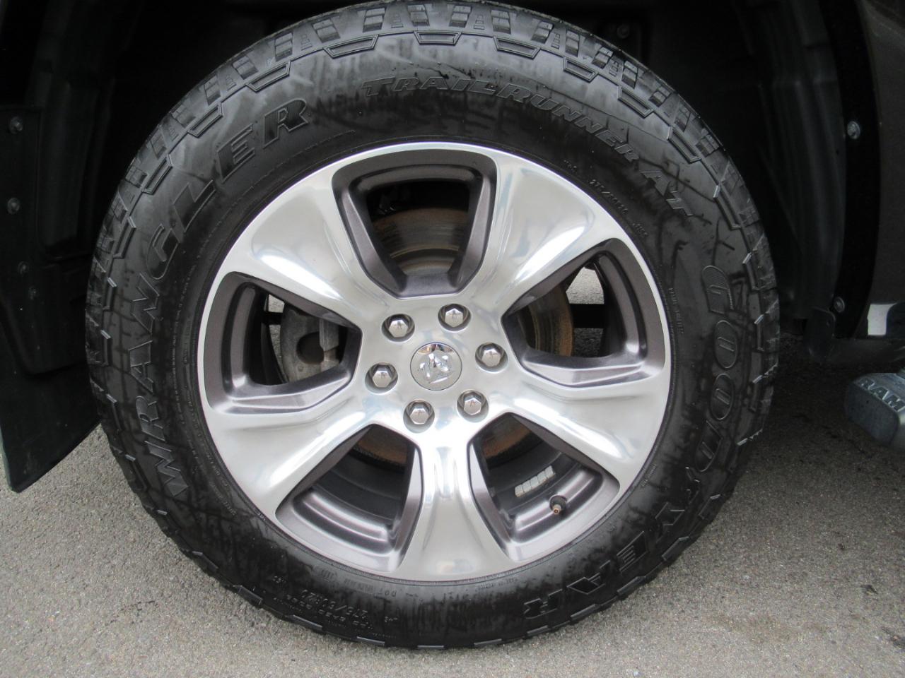 RAM 1500 Laramie Crew Cab SWB 4WD 2021