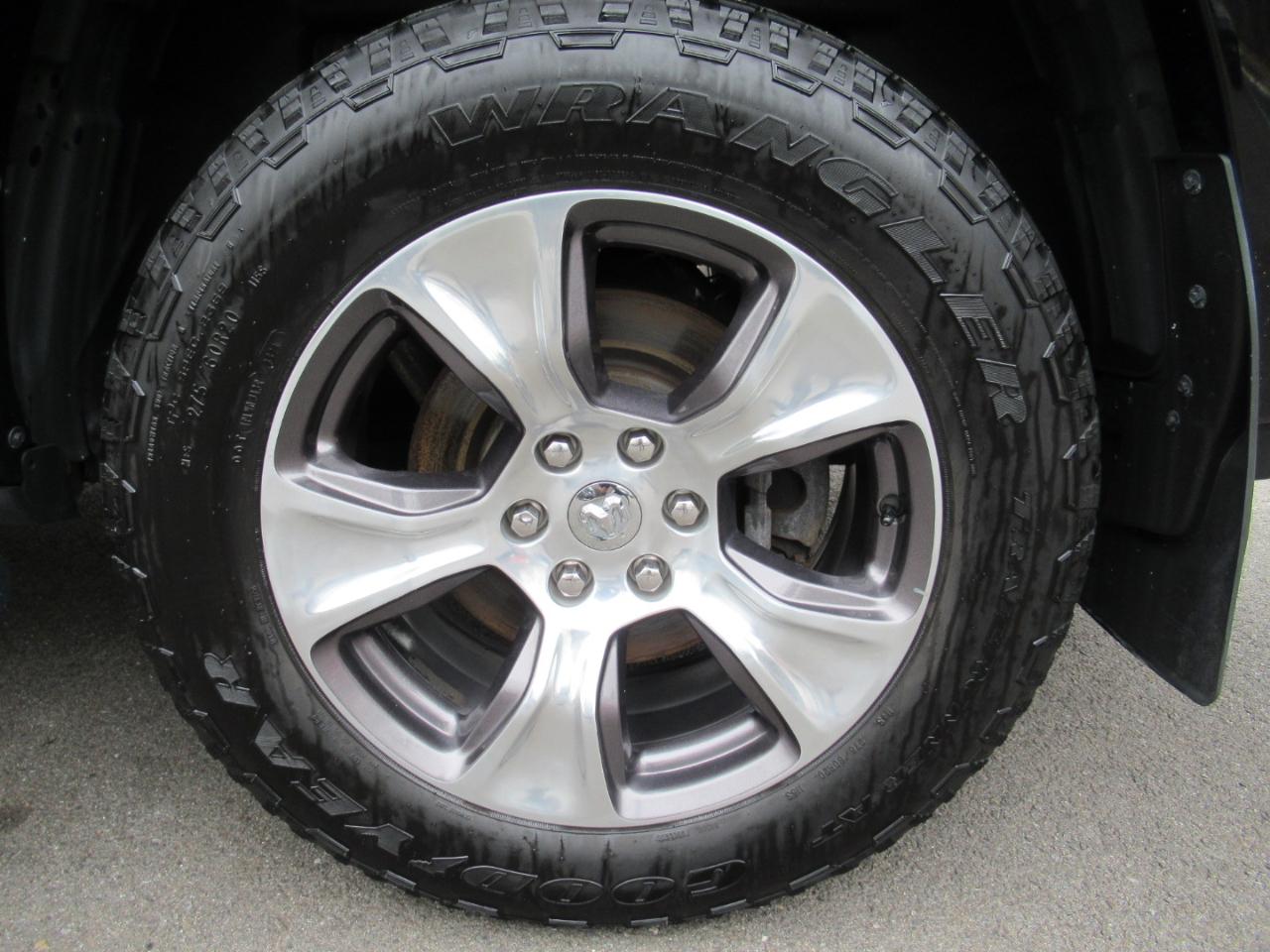 RAM 1500 Laramie Crew Cab SWB 4WD 2021