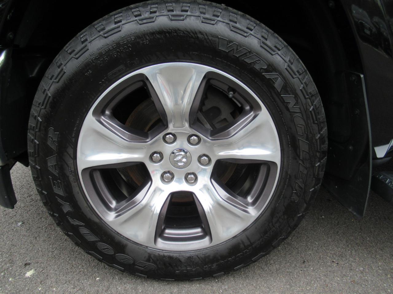 RAM 1500 Laramie Crew Cab SWB 4WD 2021