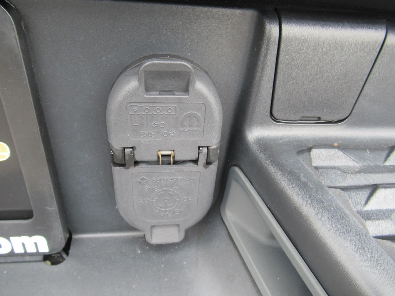 RAM 1500 Laramie Crew Cab SWB 4WD 2021