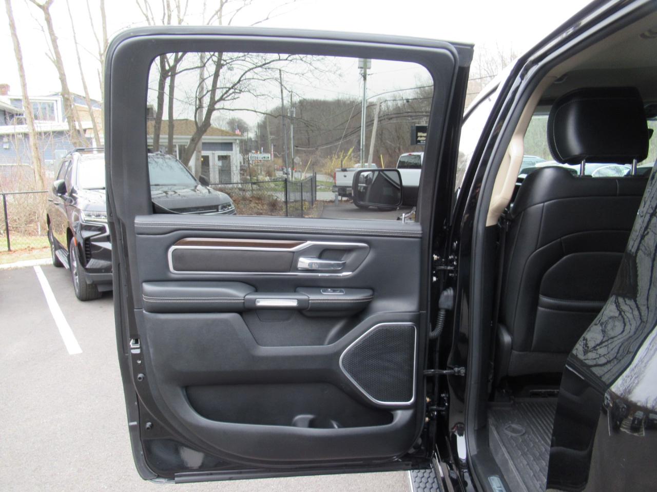 RAM 1500 Laramie Crew Cab SWB 4WD 2021