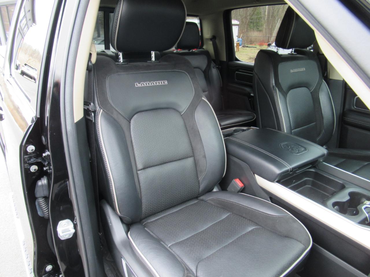 RAM 1500 Laramie Crew Cab SWB 4WD 2021