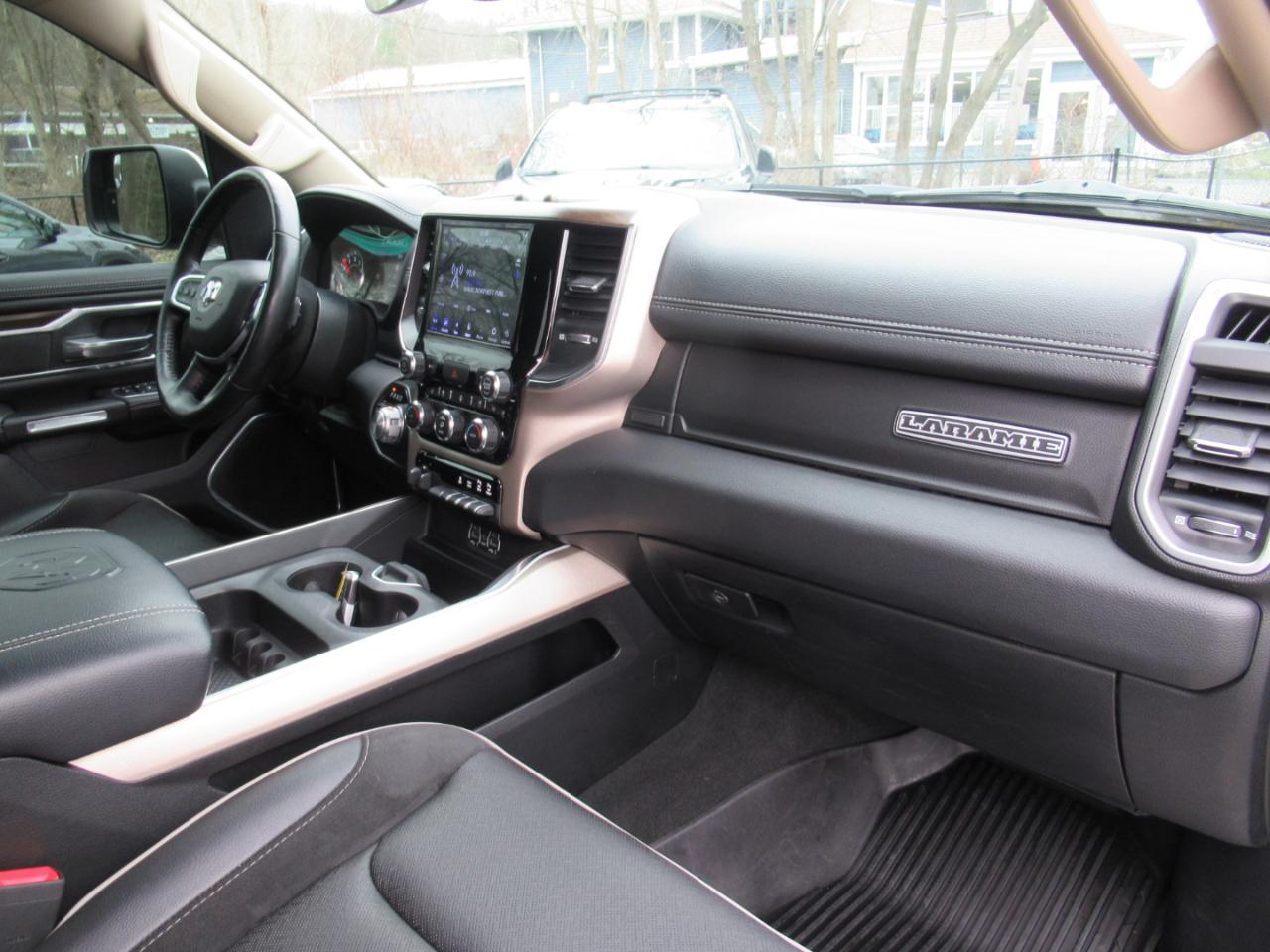 RAM 1500 Laramie Crew Cab SWB 4WD 2021