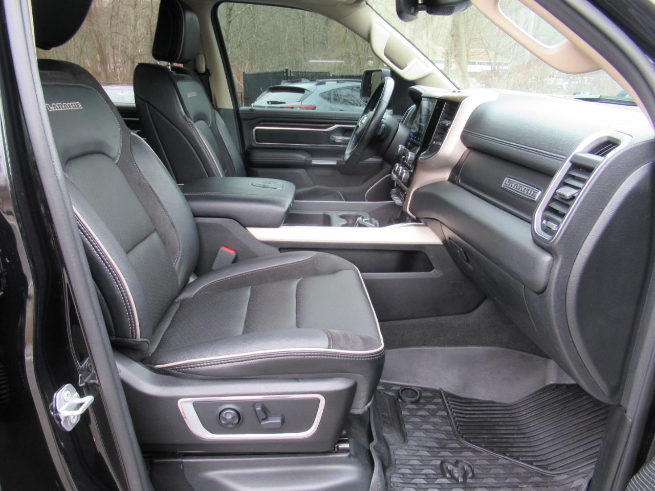 RAM 1500 Laramie Crew Cab SWB 4WD 2021