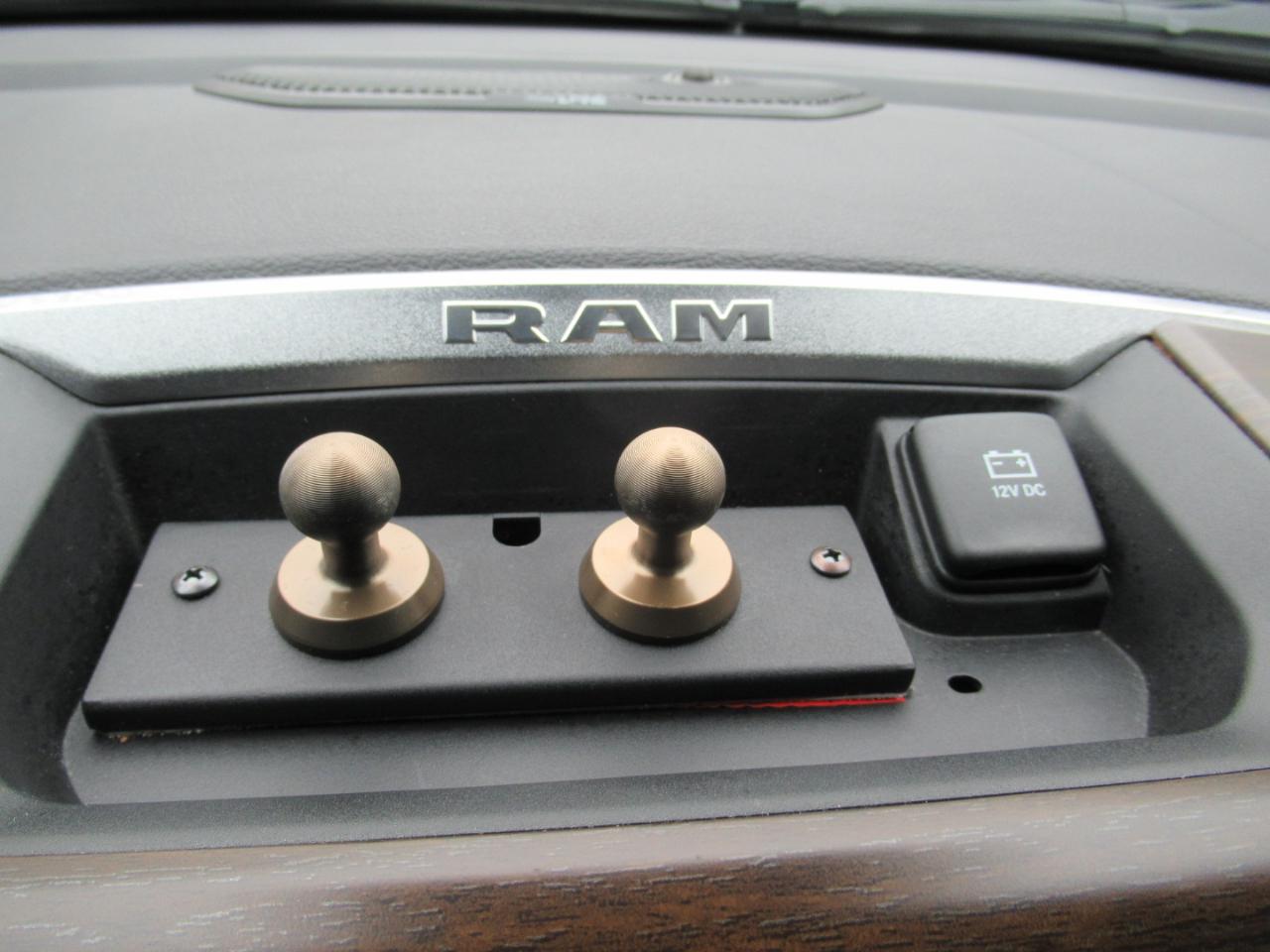 RAM 1500 Laramie Crew Cab SWB 4WD 2021