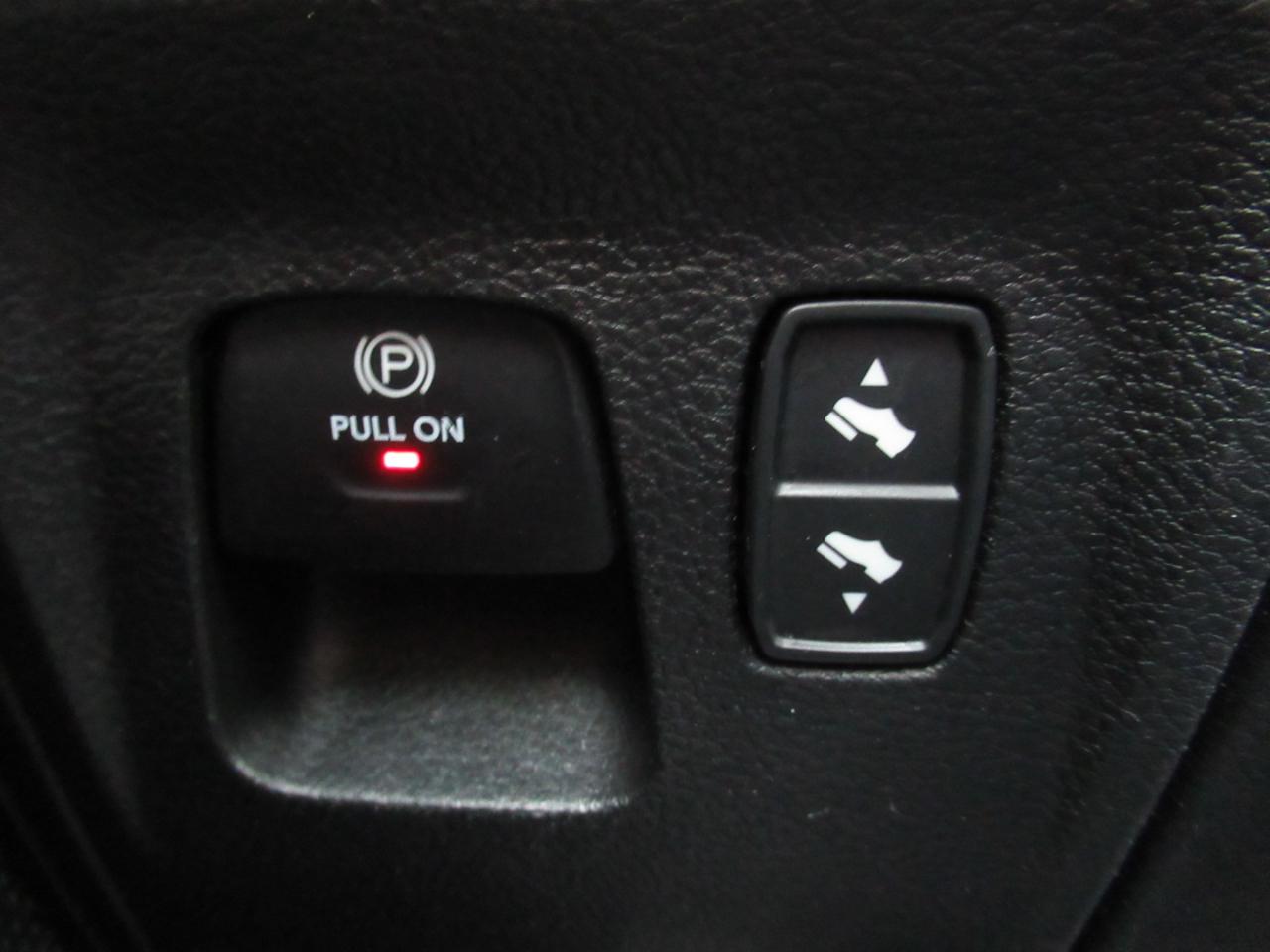 RAM 1500 Laramie Crew Cab SWB 4WD 2021