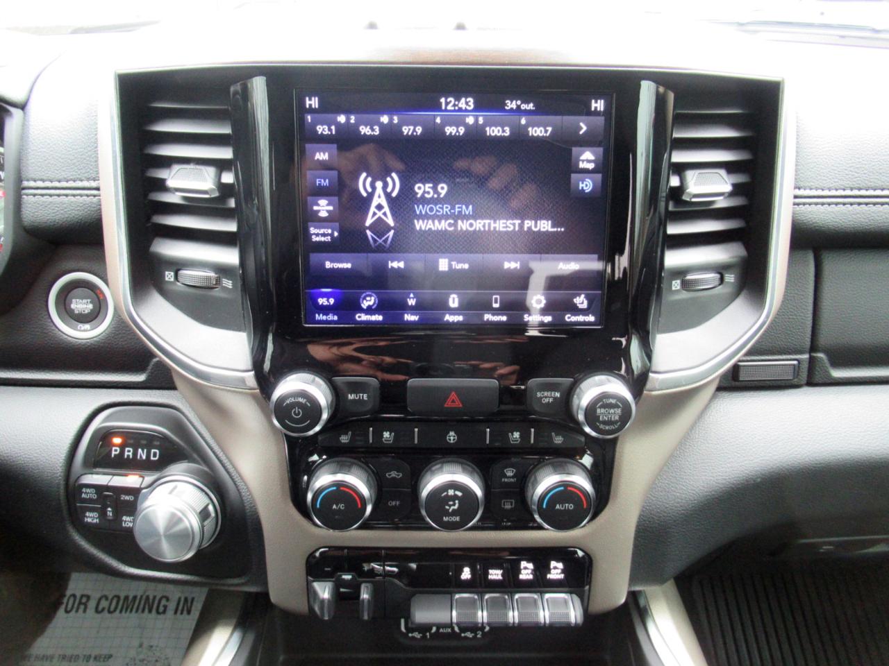 RAM 1500 Laramie Crew Cab SWB 4WD 2021