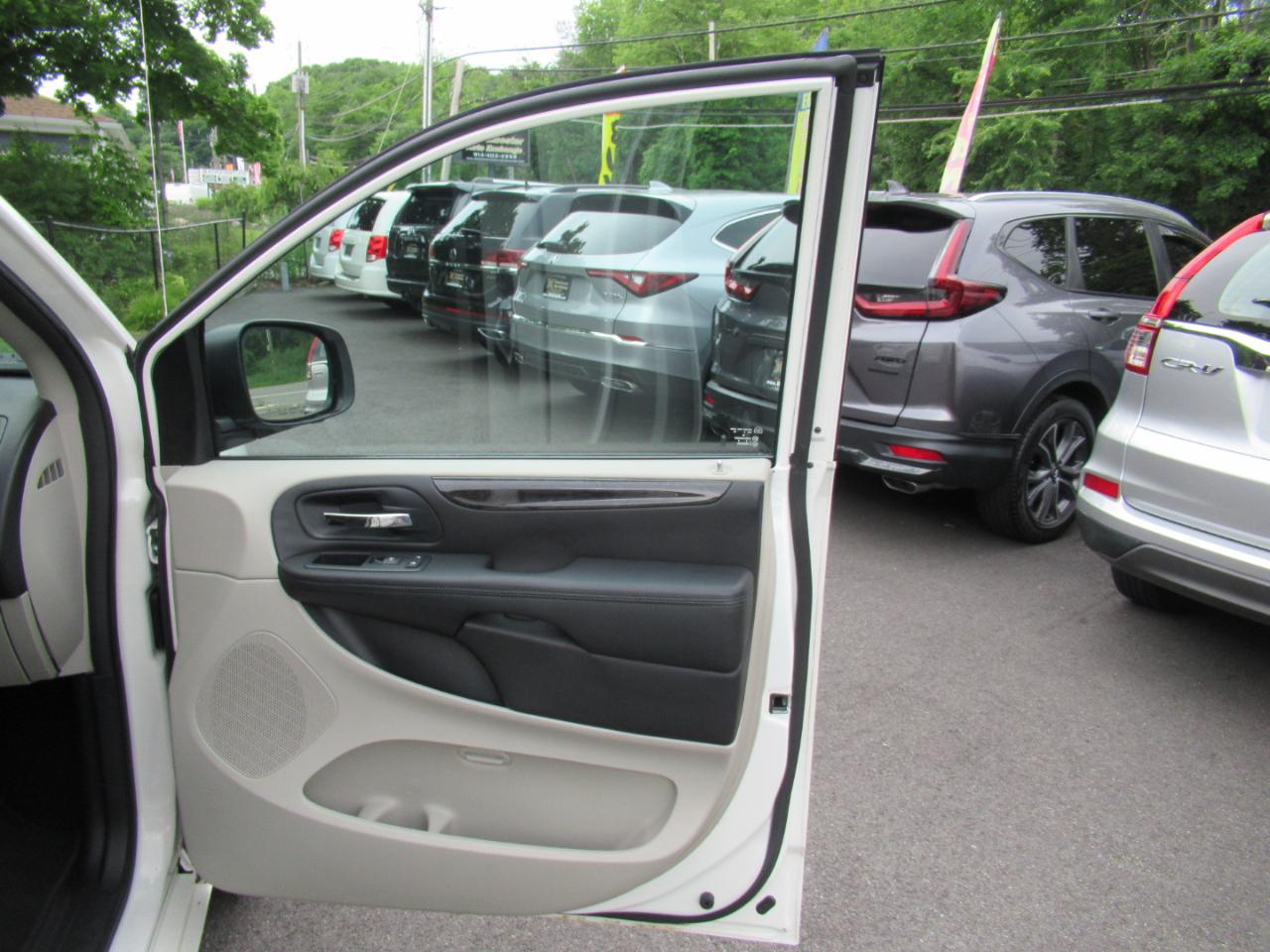 2013 Dodge Grand Caravan SE - Photo 28