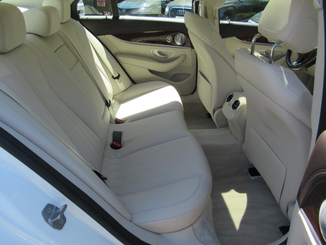 Mercedes-Benz E-Class E300 Luxury 4MATIC Sedan 2017