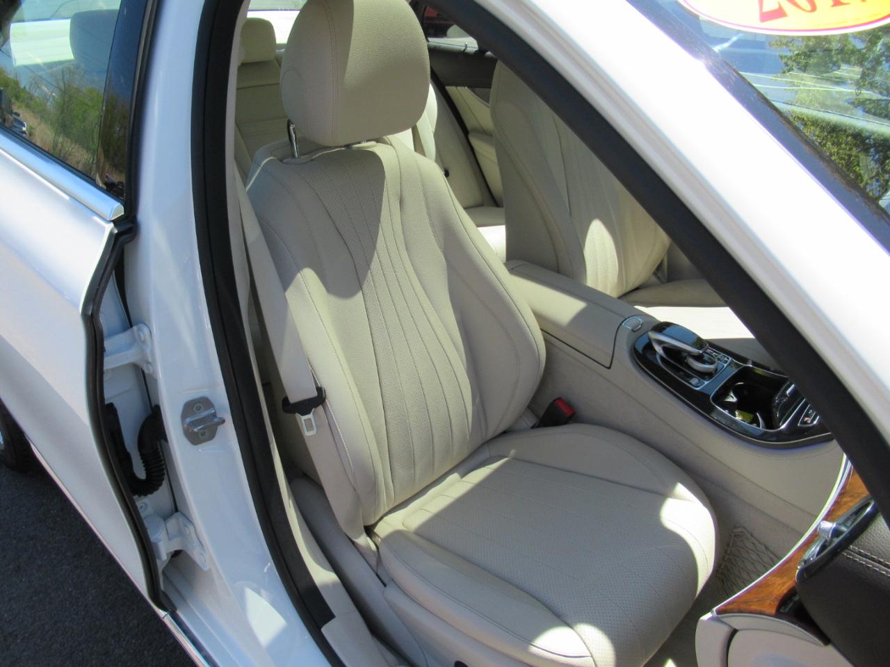 Mercedes-Benz E-Class E300 Luxury 4MATIC Sedan 2017