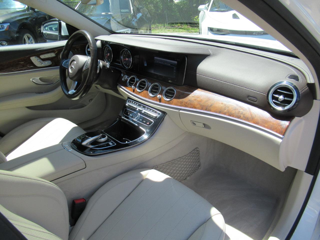 Mercedes-Benz E-Class E300 Luxury 4MATIC Sedan 2017