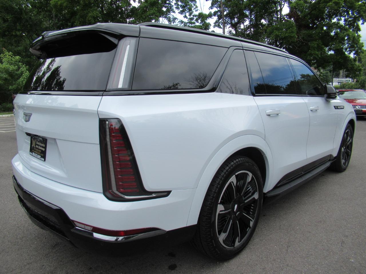 Cadillac Escalade IQL Sport-2 2026