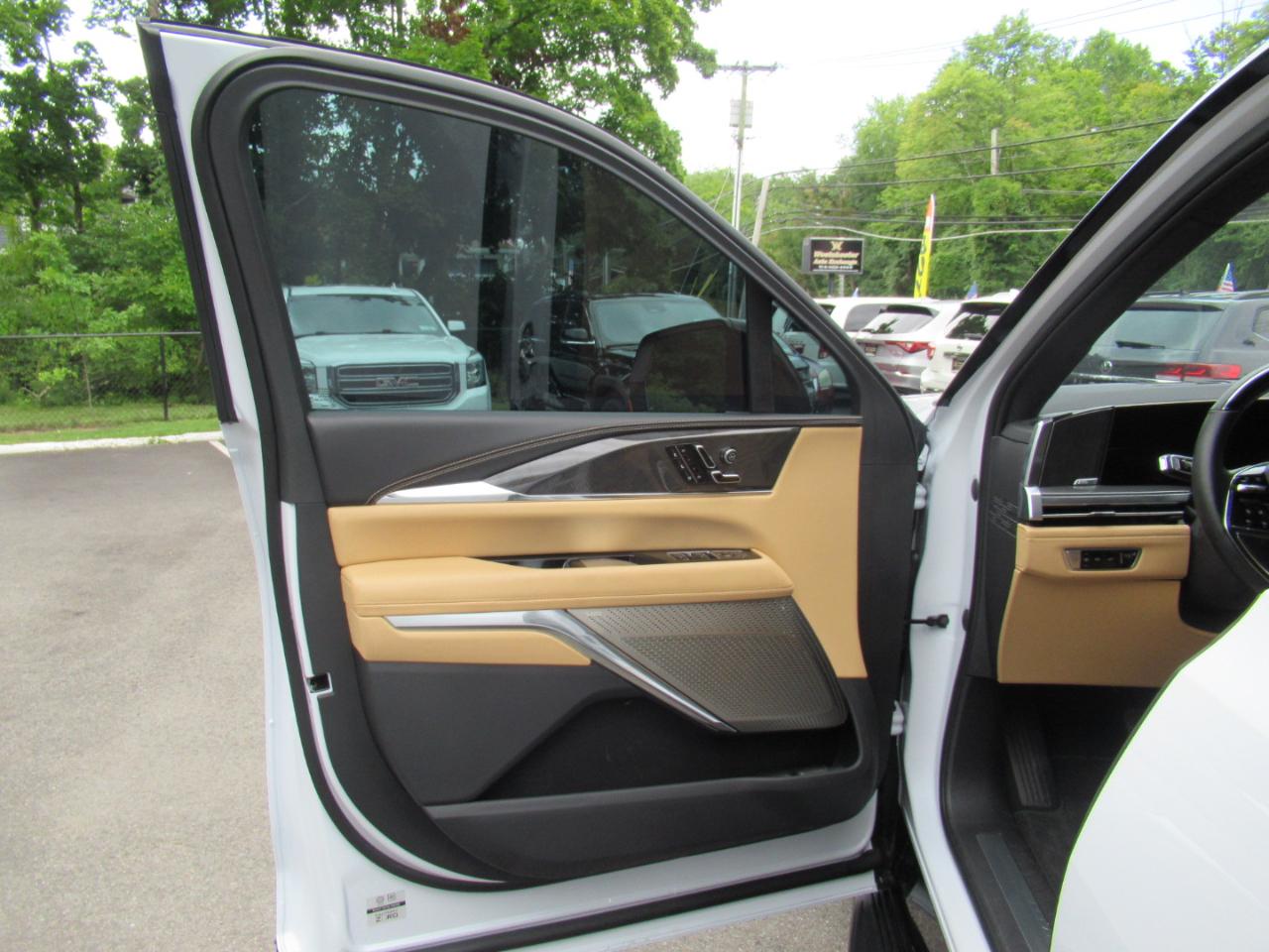 Cadillac Escalade IQL Sport-2 2026
