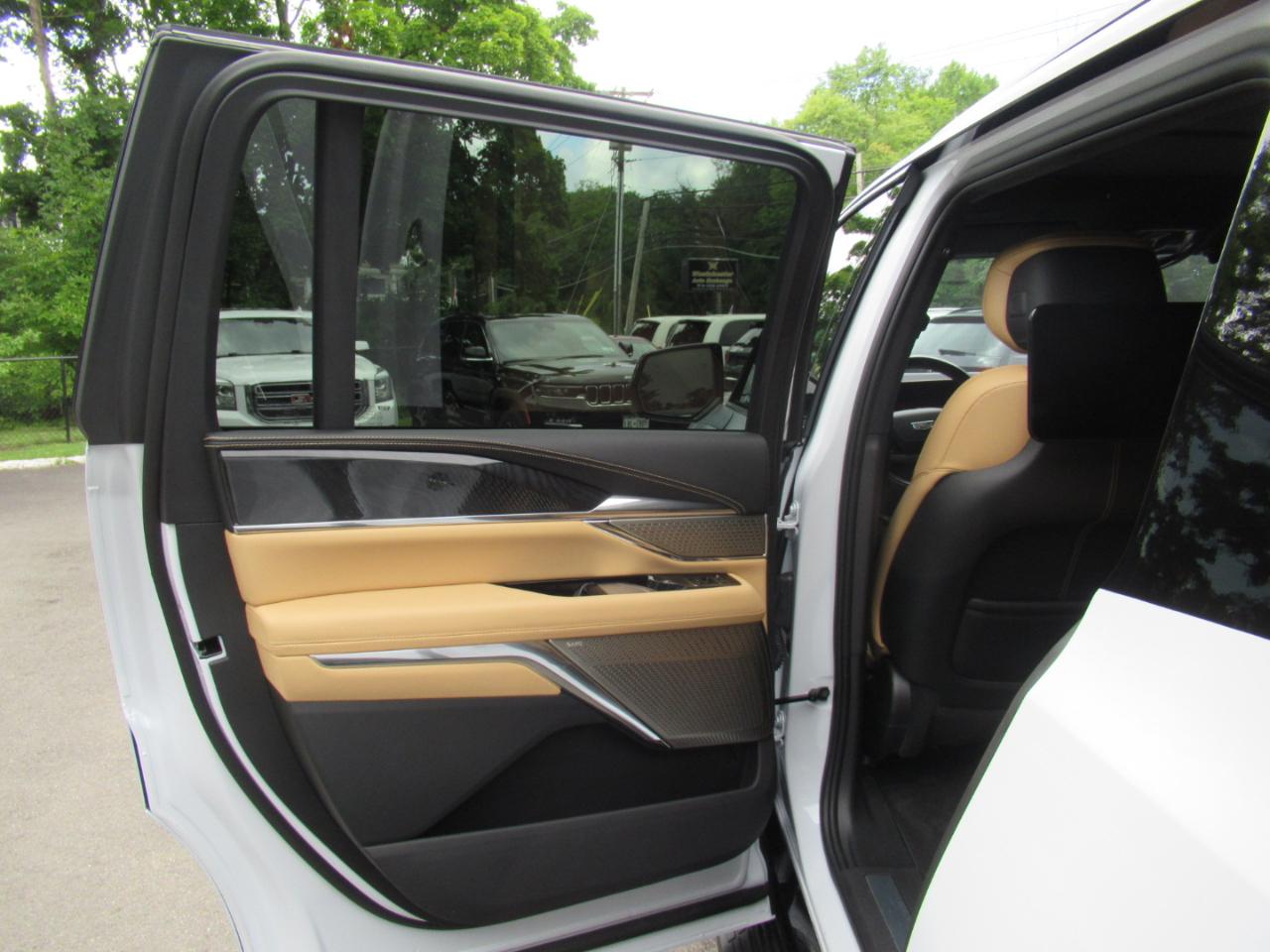 Cadillac Escalade IQL Sport-2 2026