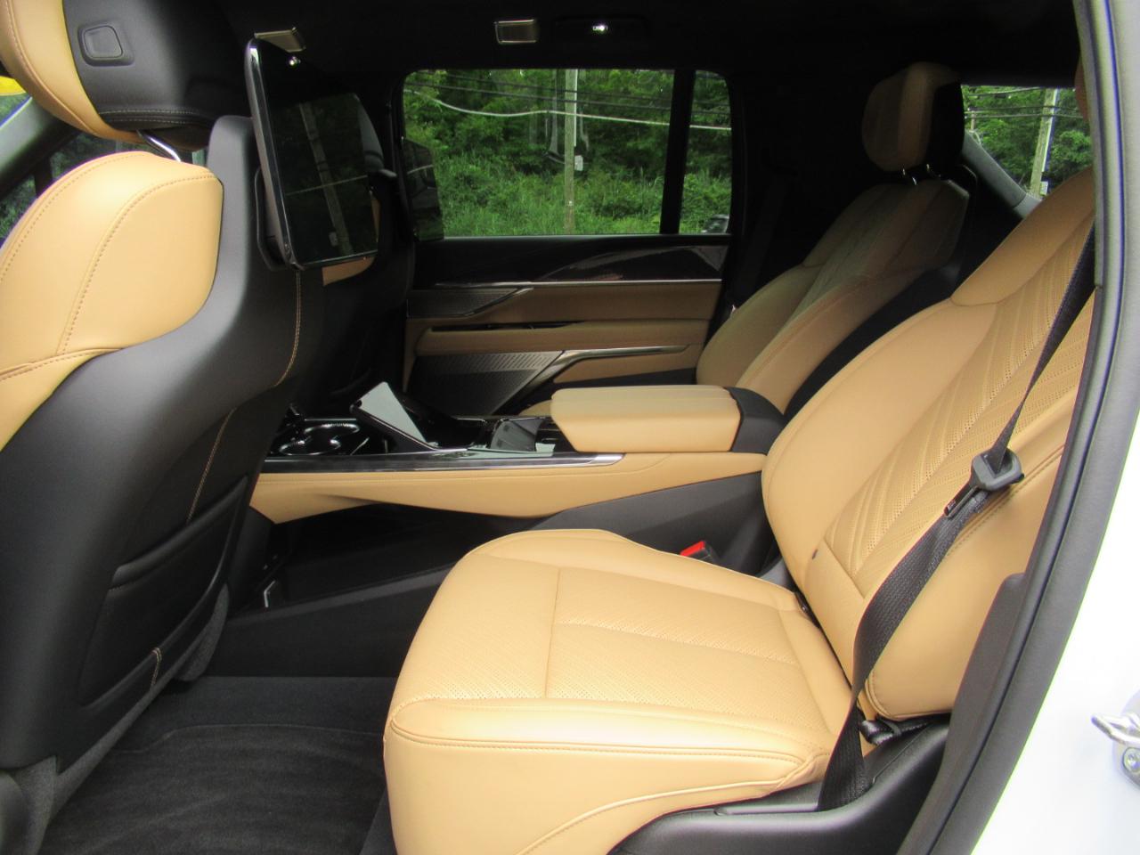 Cadillac Escalade IQL Sport-2 2026