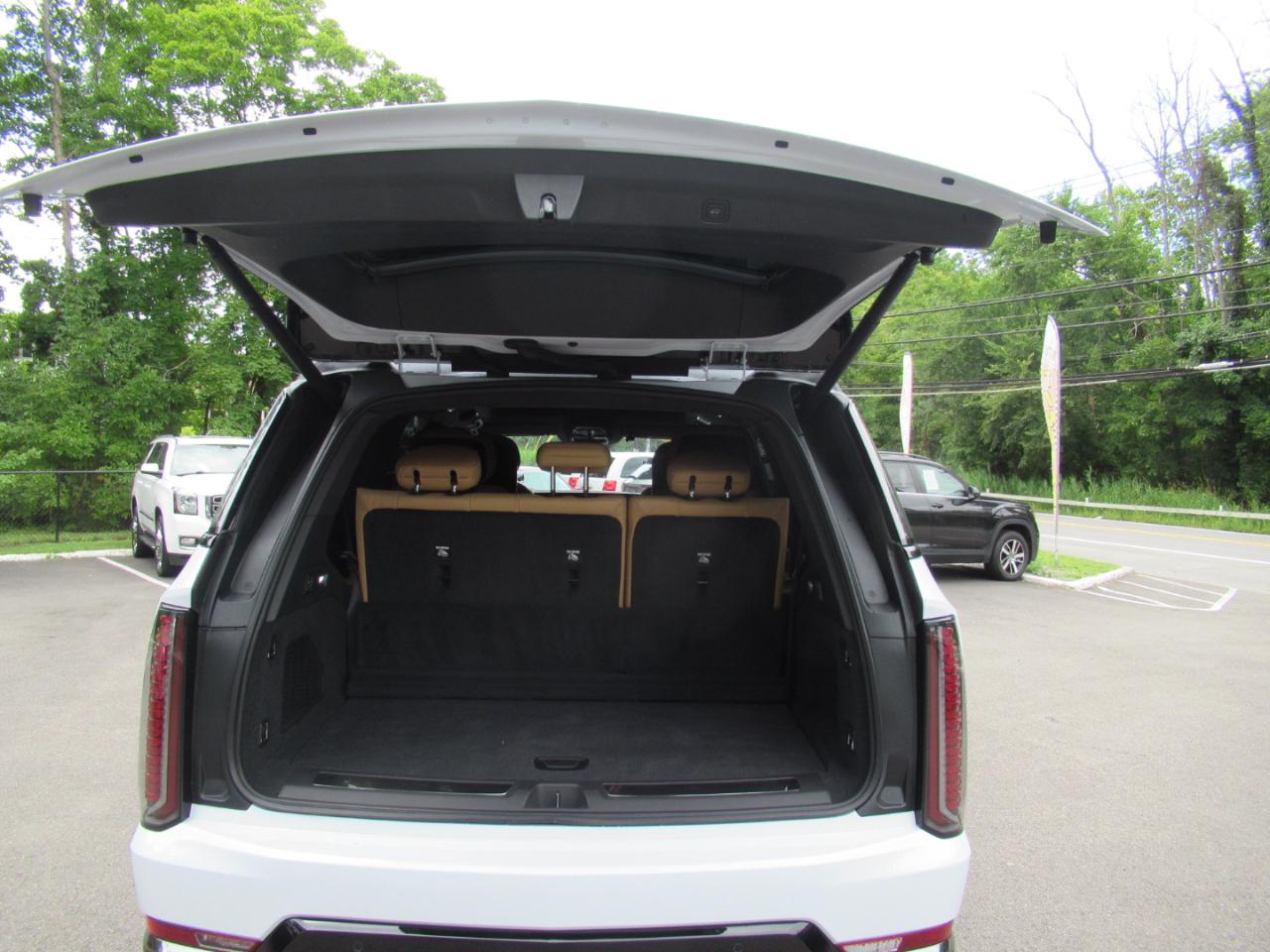 Cadillac Escalade IQL Sport-2 2026