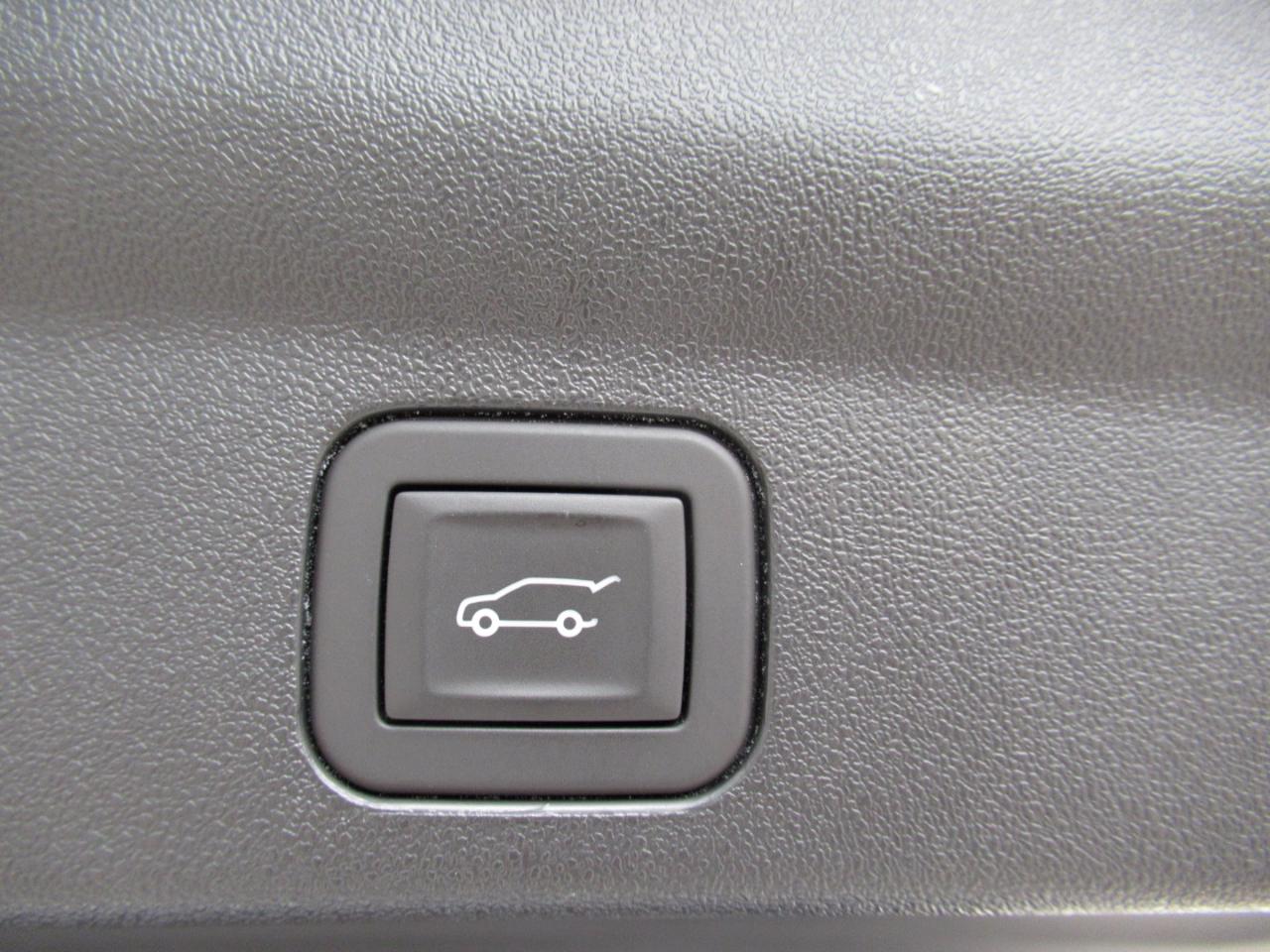 Cadillac Escalade IQL Sport-2 2026