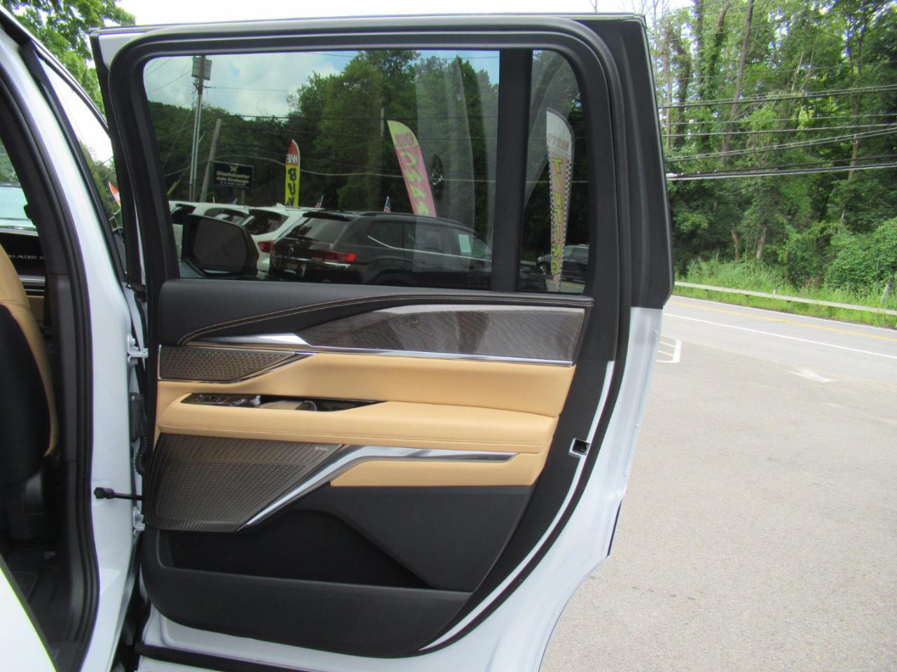 Cadillac Escalade IQL Sport-2 2026