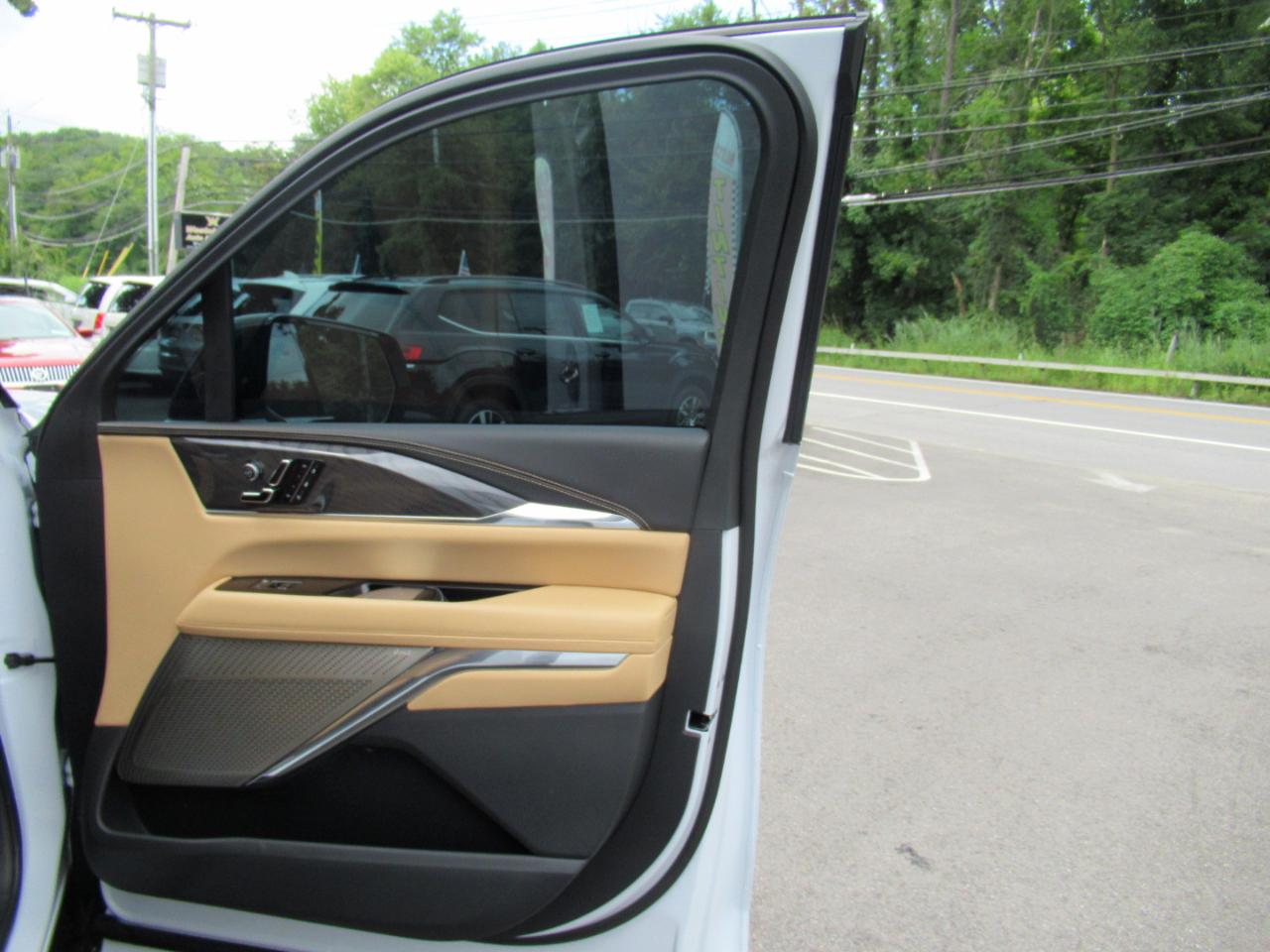 Cadillac Escalade IQL Sport-2 2026