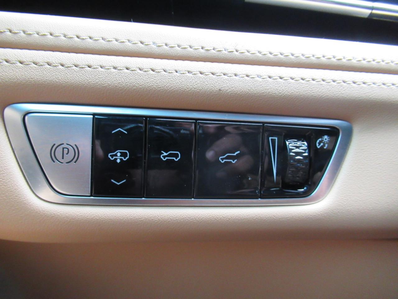 Cadillac Escalade IQL Sport-2 2026