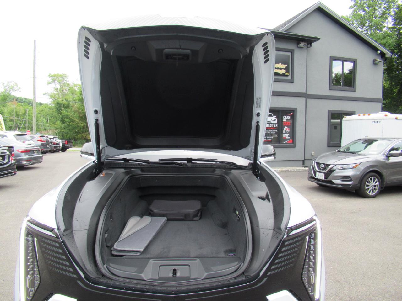 Cadillac Escalade IQL Sport-2 2026