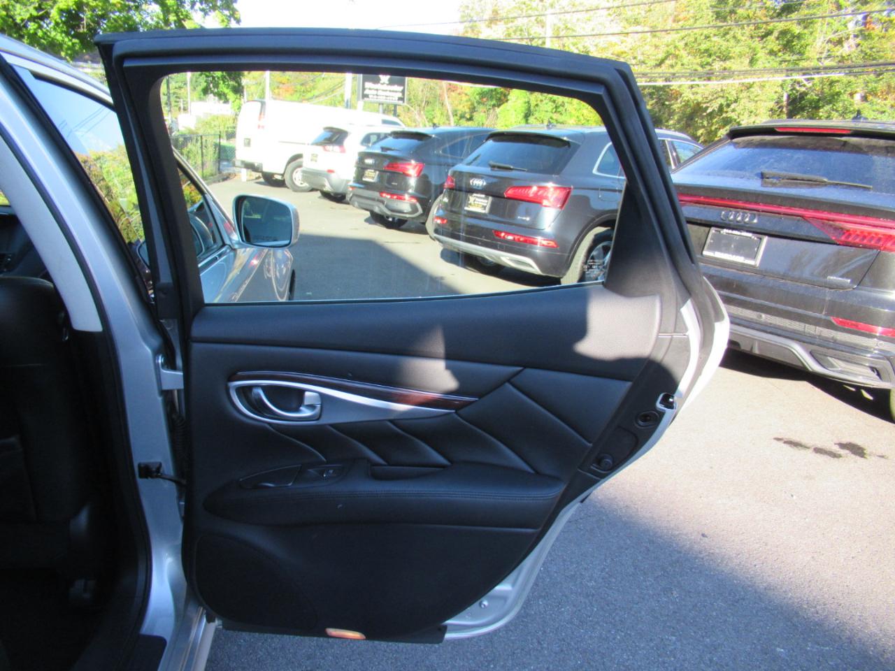 Infiniti Q70 37x 2014