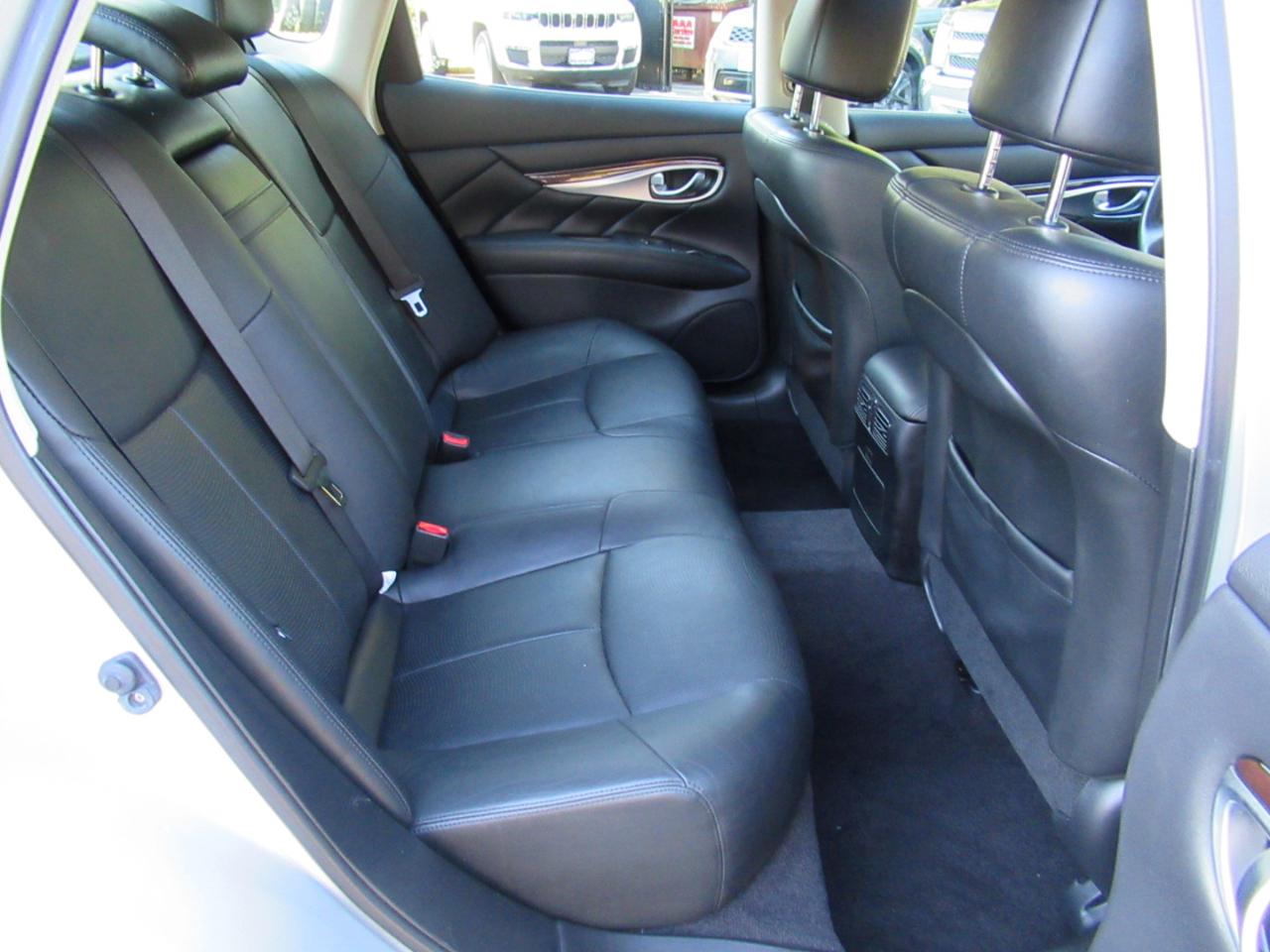 Infiniti Q70 37x 2014
