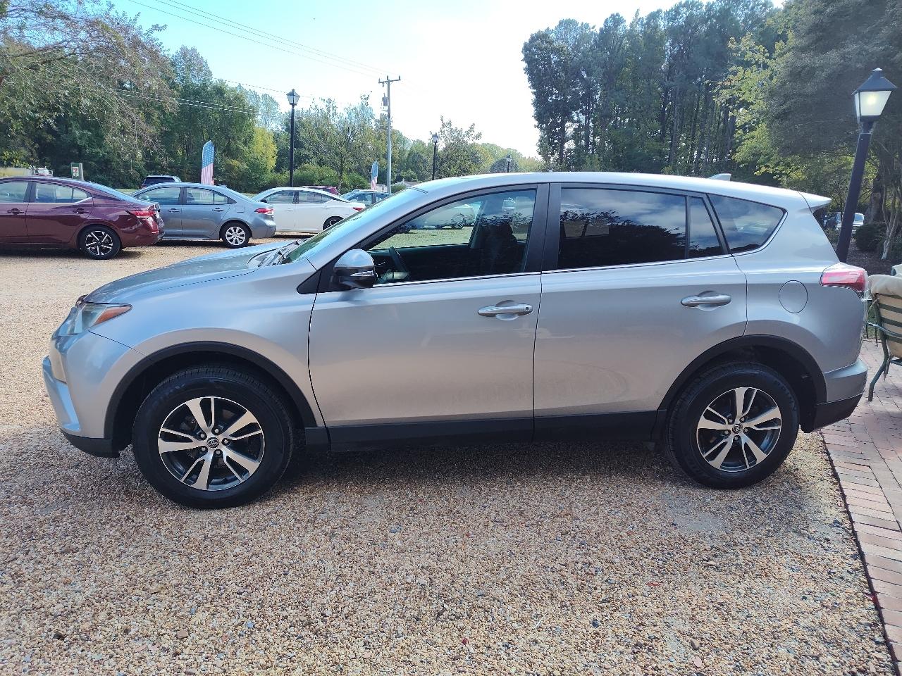Toyota RAV4 XLE AWD (Natl) 2018