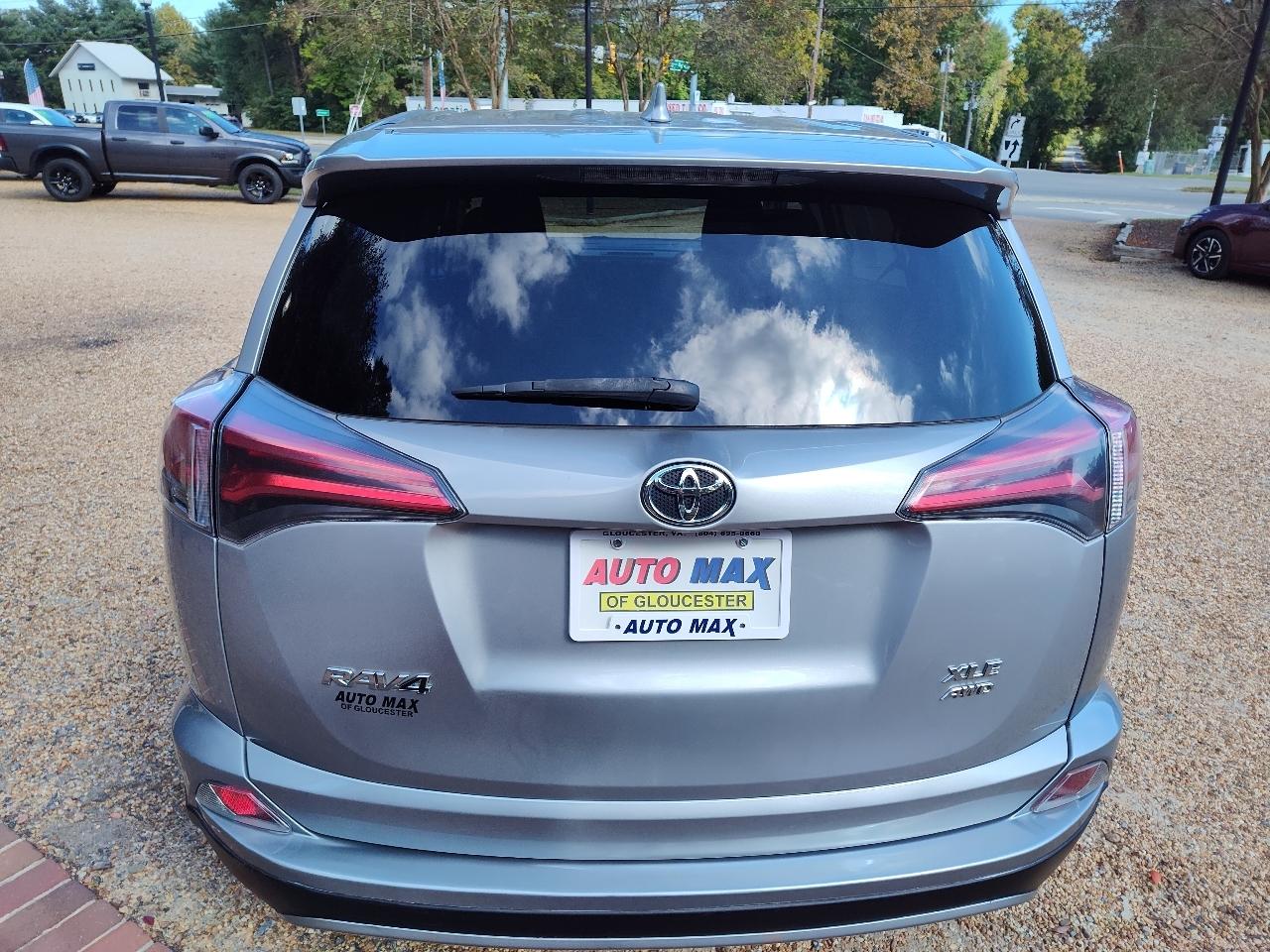 Toyota RAV4 XLE AWD (Natl) 2018