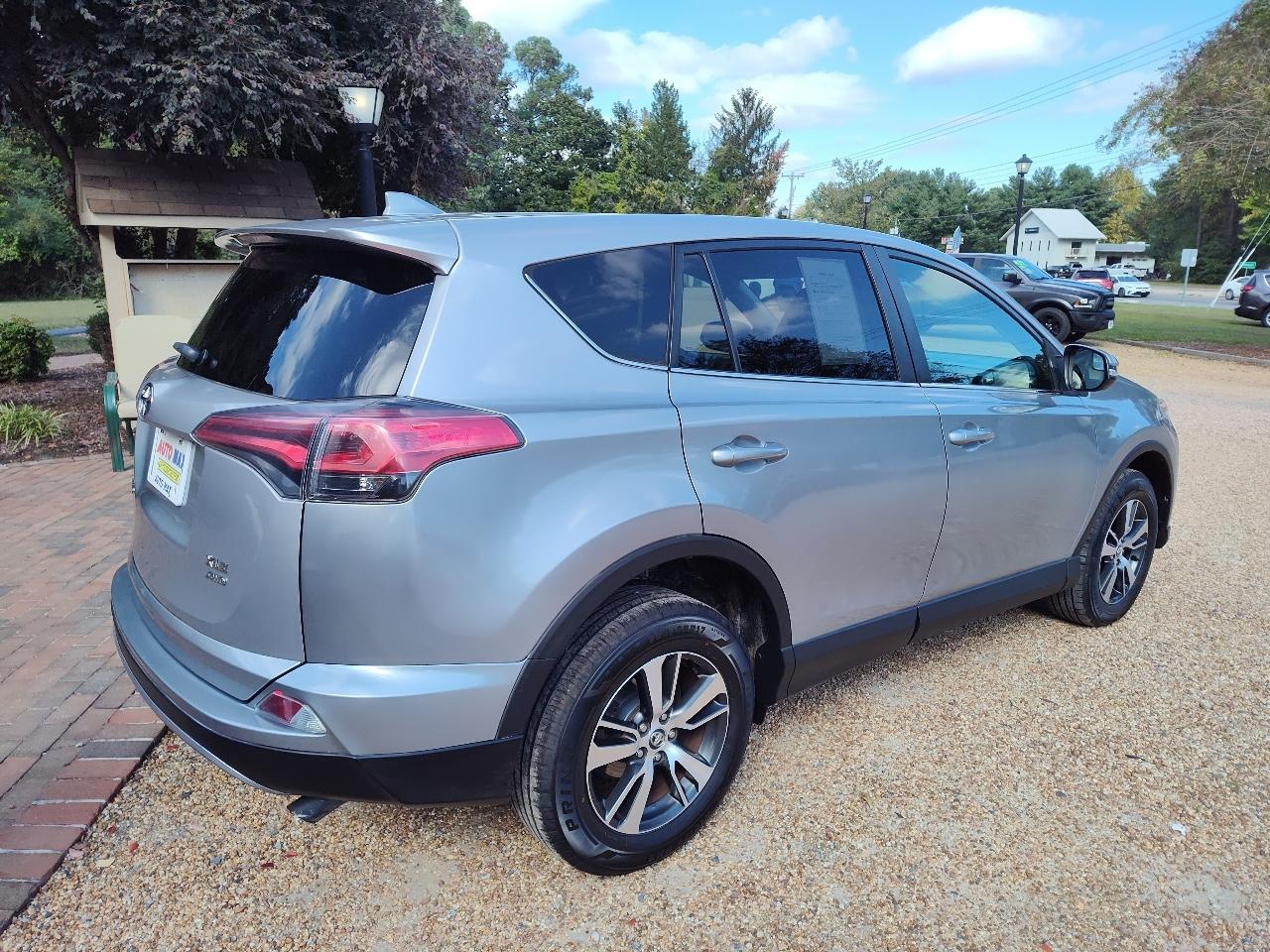 Toyota RAV4 XLE AWD (Natl) 2018
