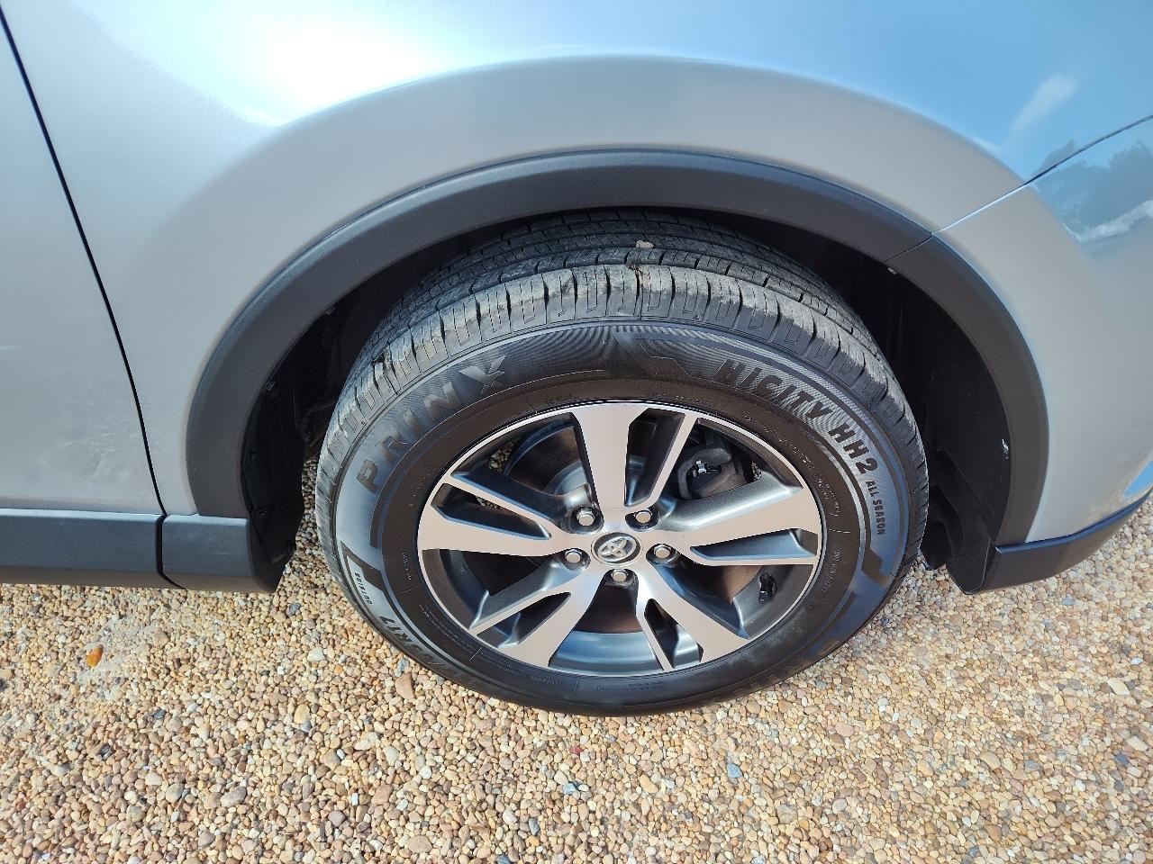 Toyota RAV4 XLE AWD (Natl) 2018