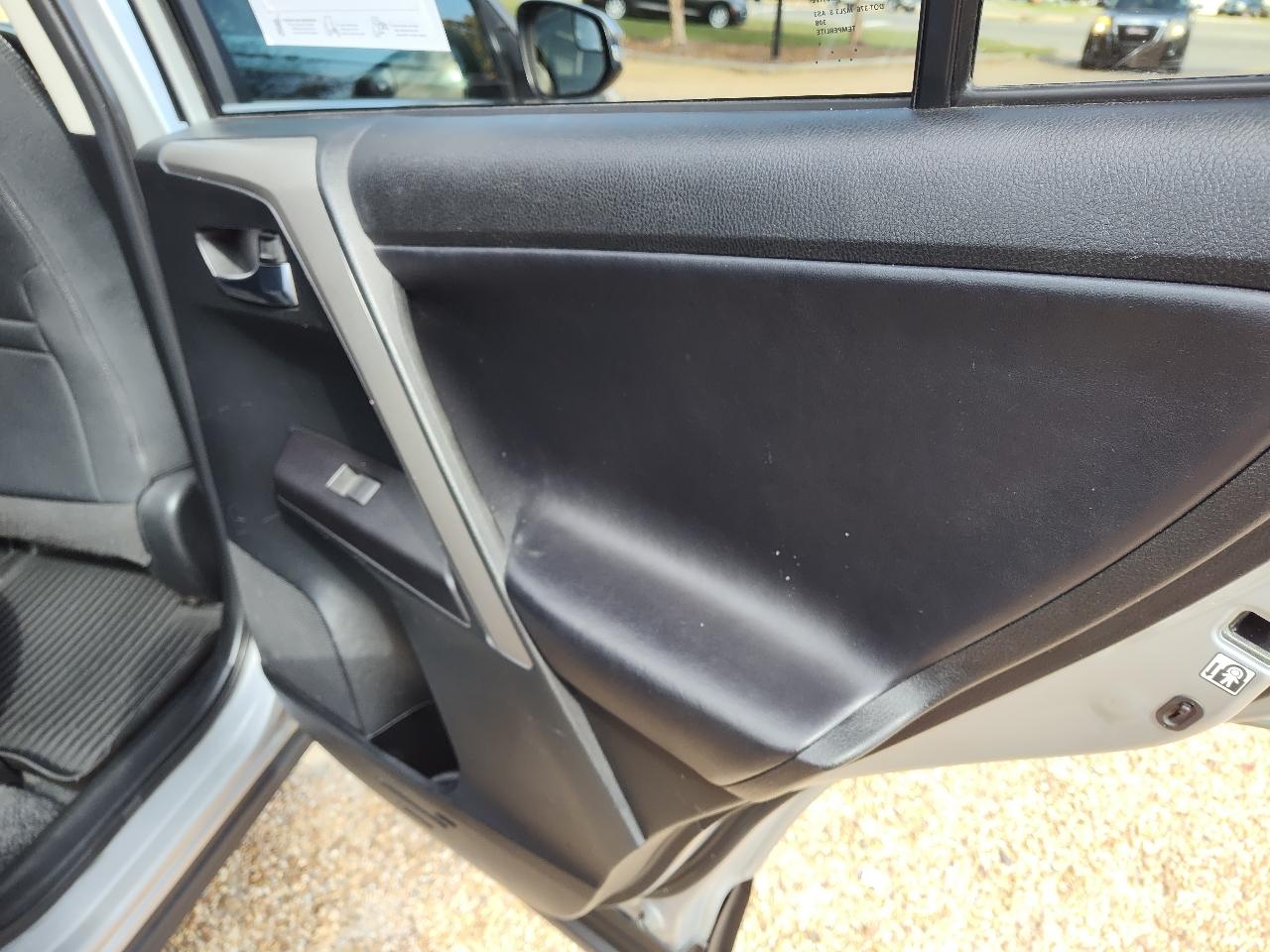 Toyota RAV4 XLE AWD (Natl) 2018