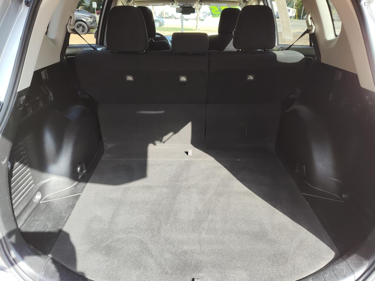 Toyota RAV4 XLE AWD (Natl) 2018