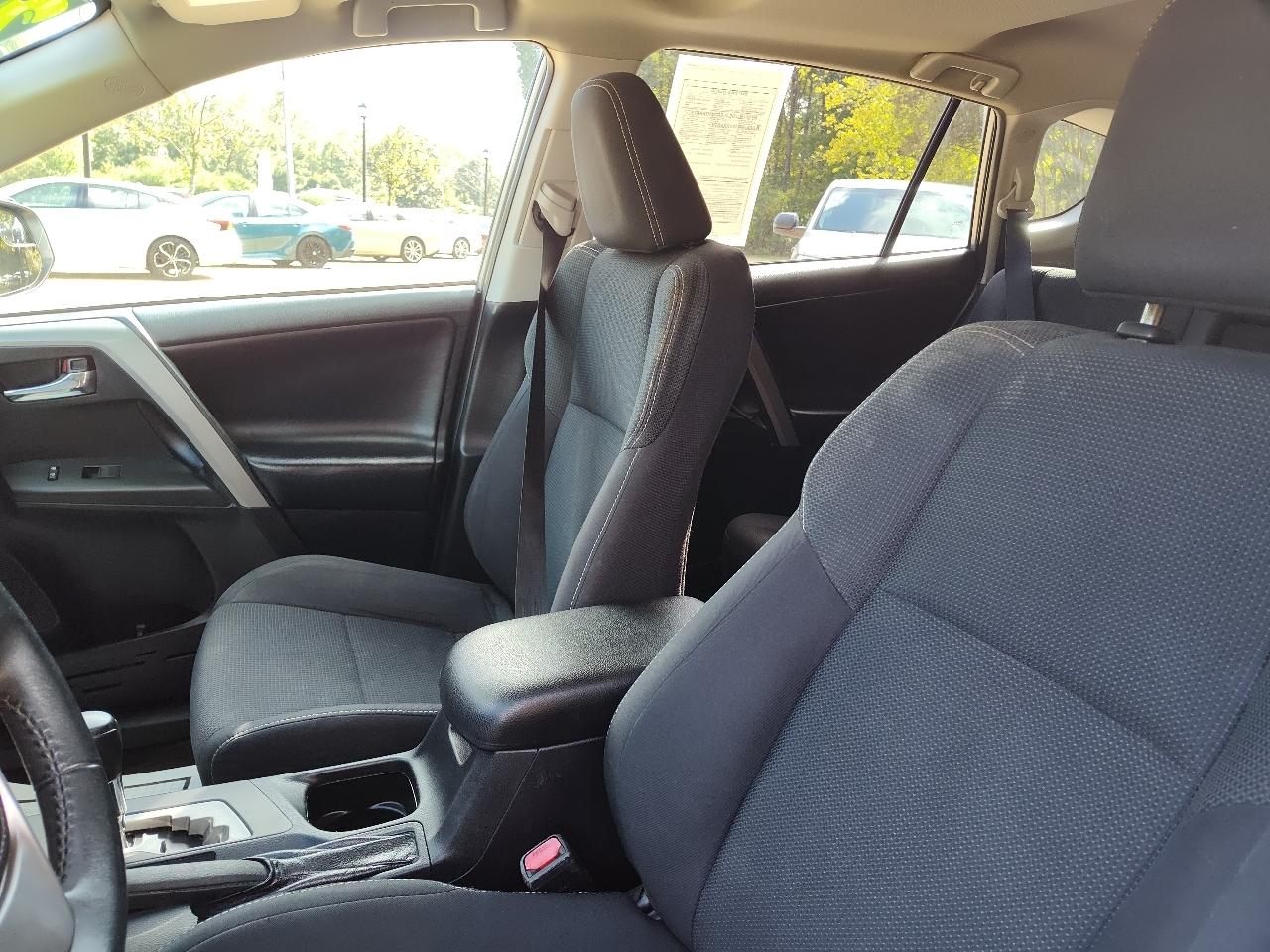 Toyota RAV4 XLE AWD (Natl) 2018