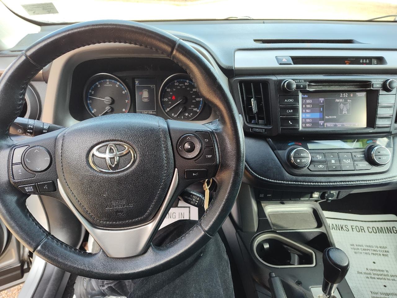 Toyota RAV4 XLE AWD (Natl) 2018