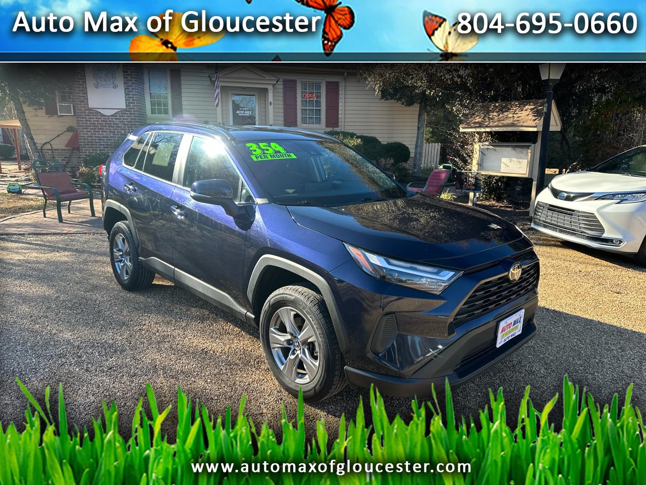 2024 Toyota RAV4 XLE's photo