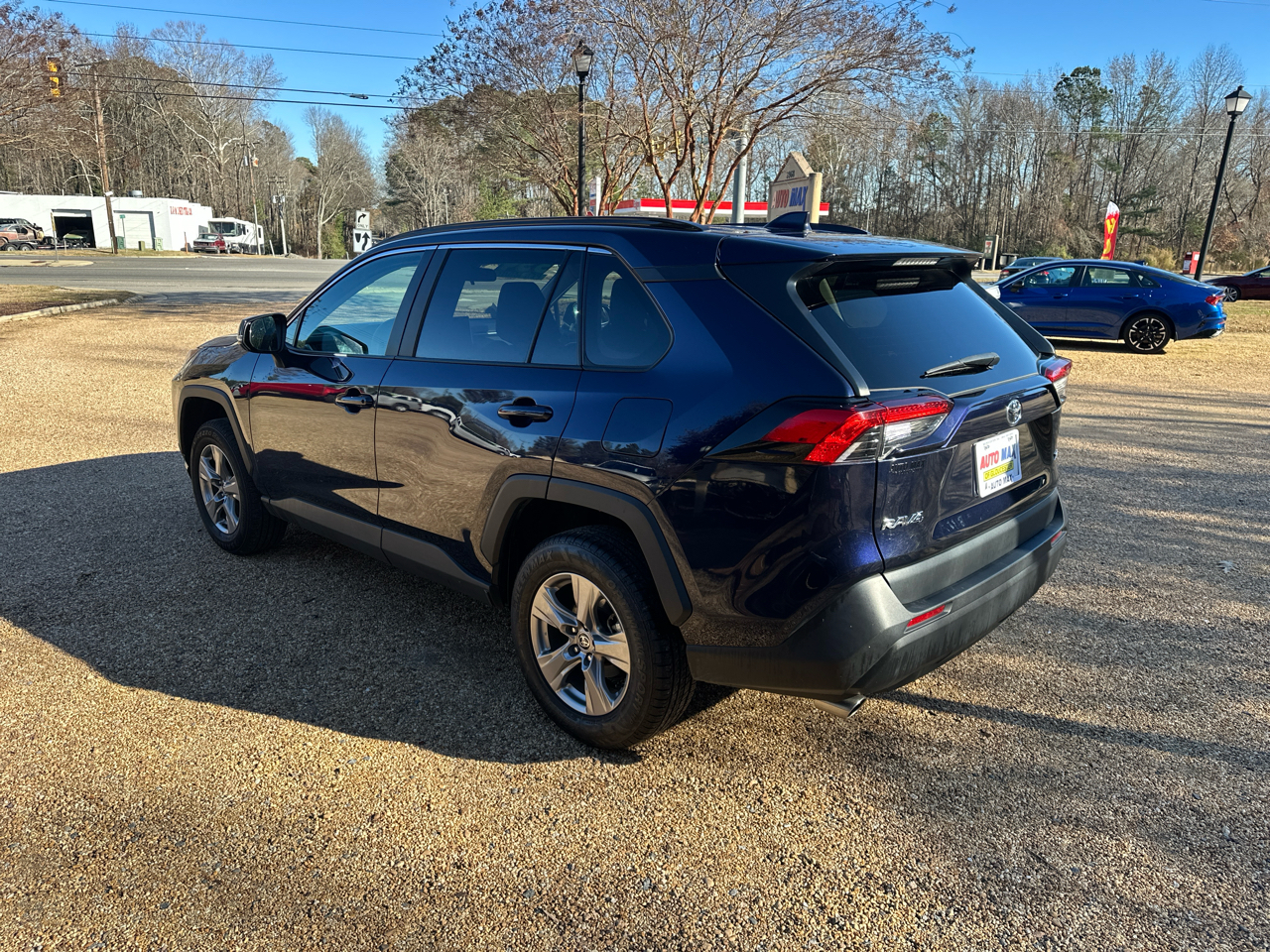 Toyota RAV4 XLE FWD (Natl) 2024