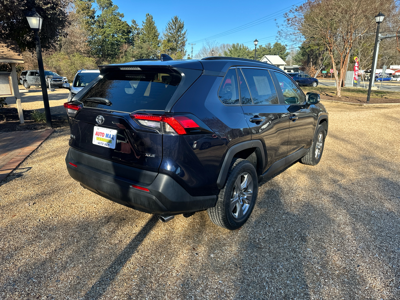 Toyota RAV4 XLE FWD (Natl) 2024