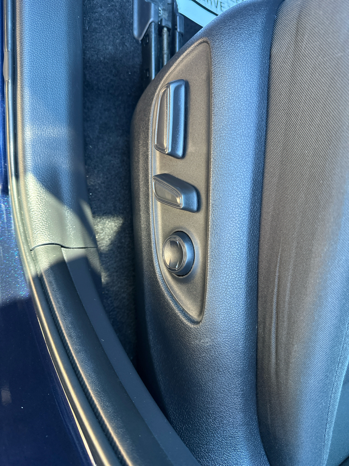 Toyota RAV4 XLE FWD (Natl) 2024