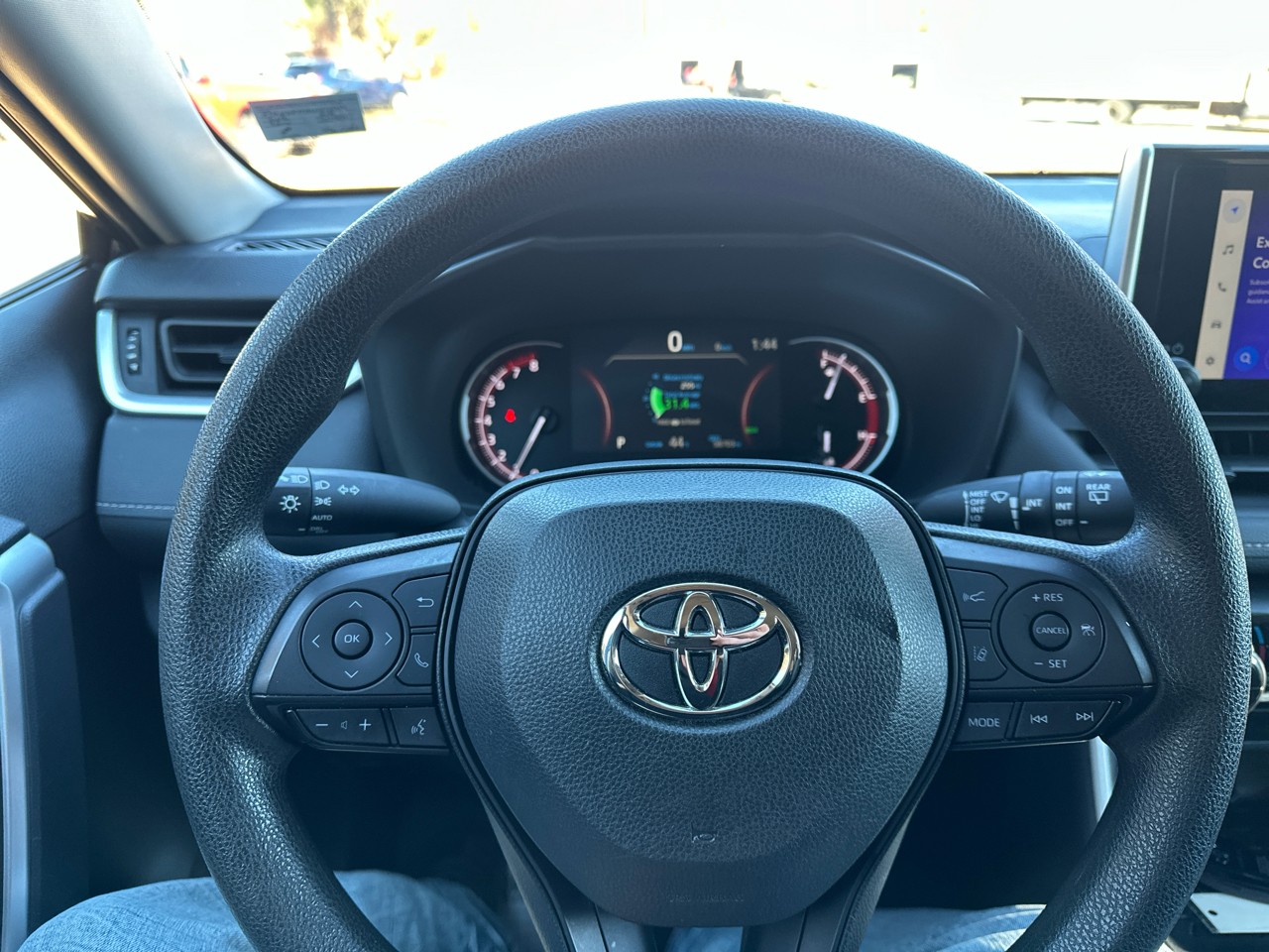 Toyota RAV4 XLE FWD (Natl) 2024