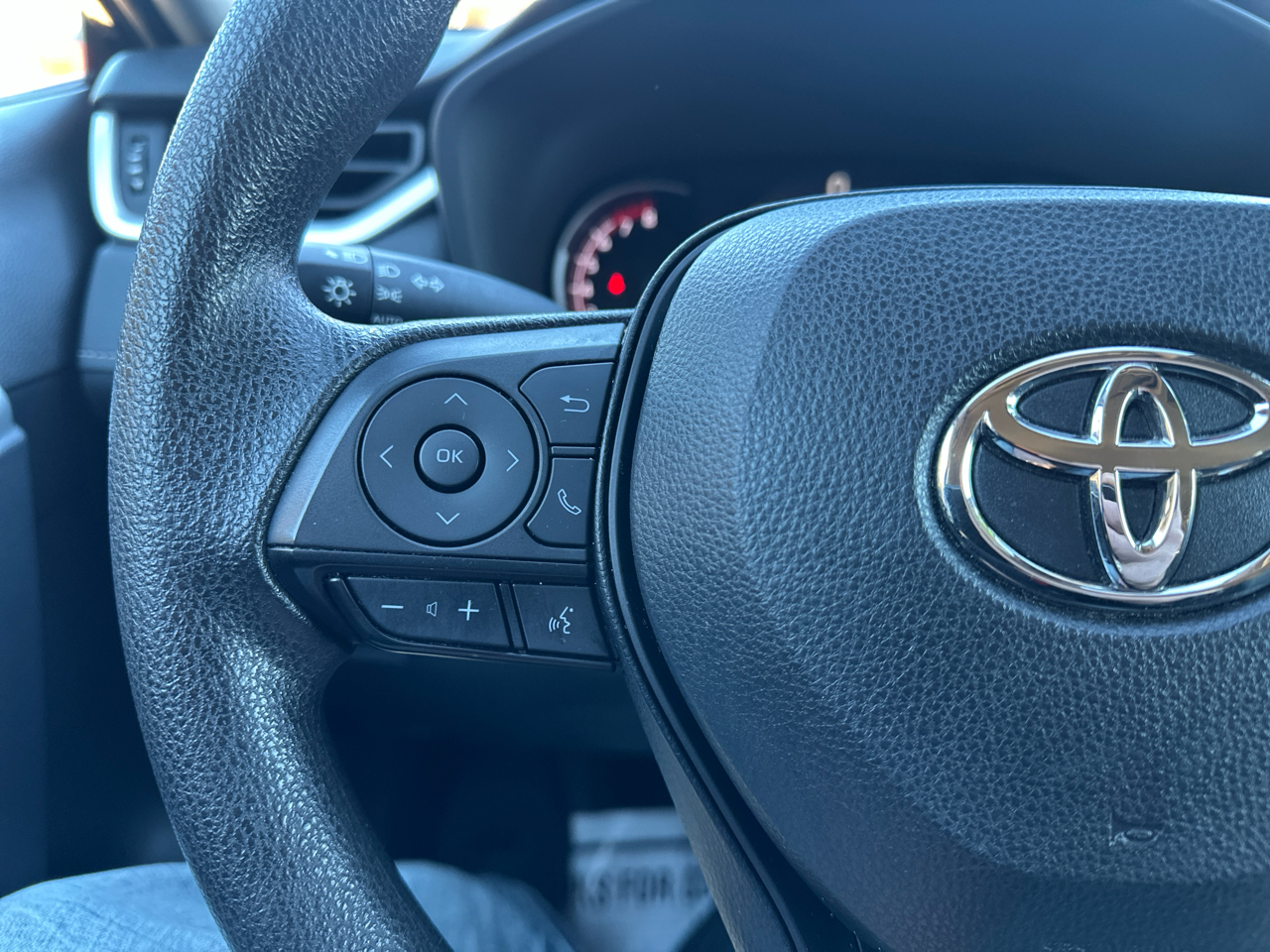 Toyota RAV4 XLE FWD (Natl) 2024