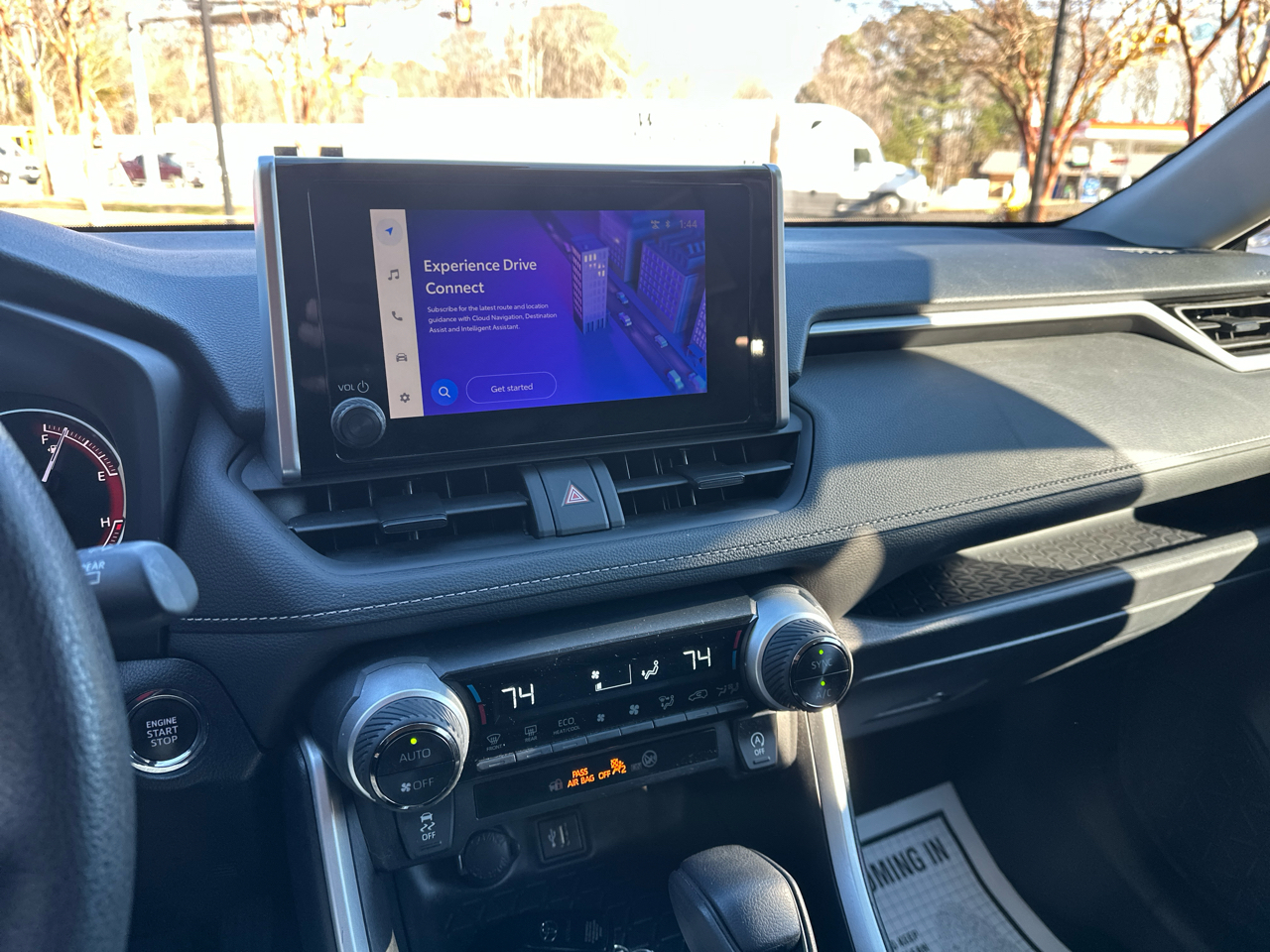 Toyota RAV4 XLE FWD (Natl) 2024