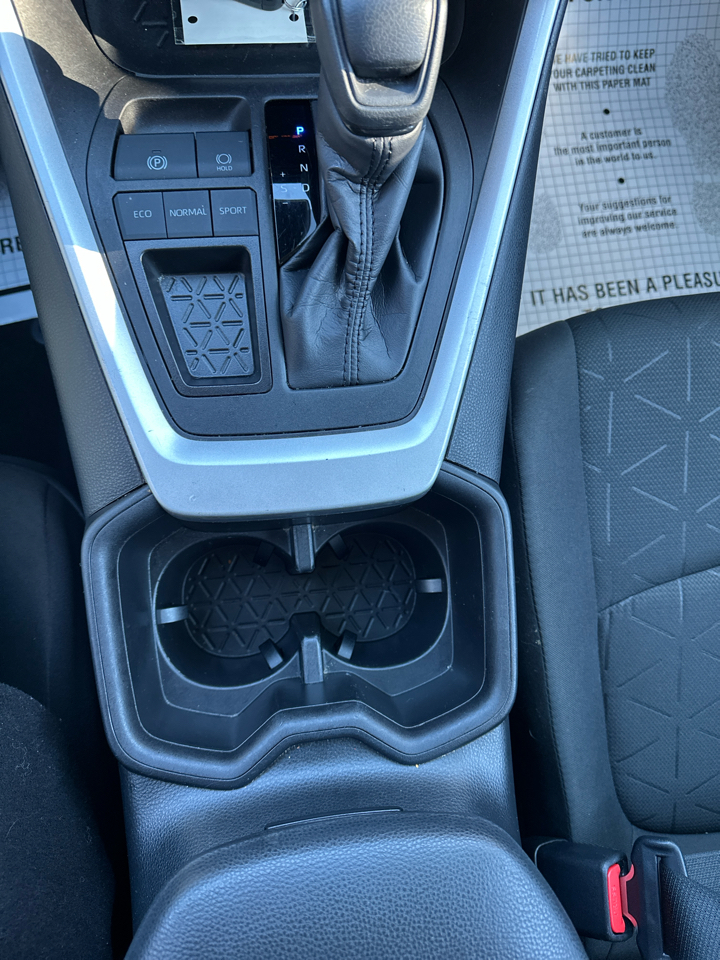 Toyota RAV4 XLE FWD (Natl) 2024