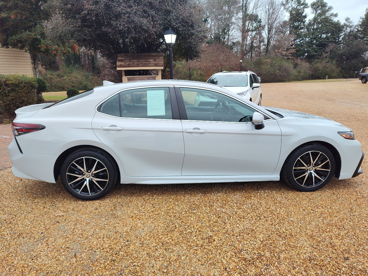 Toyota Camry SE Auto (Natl) 2022