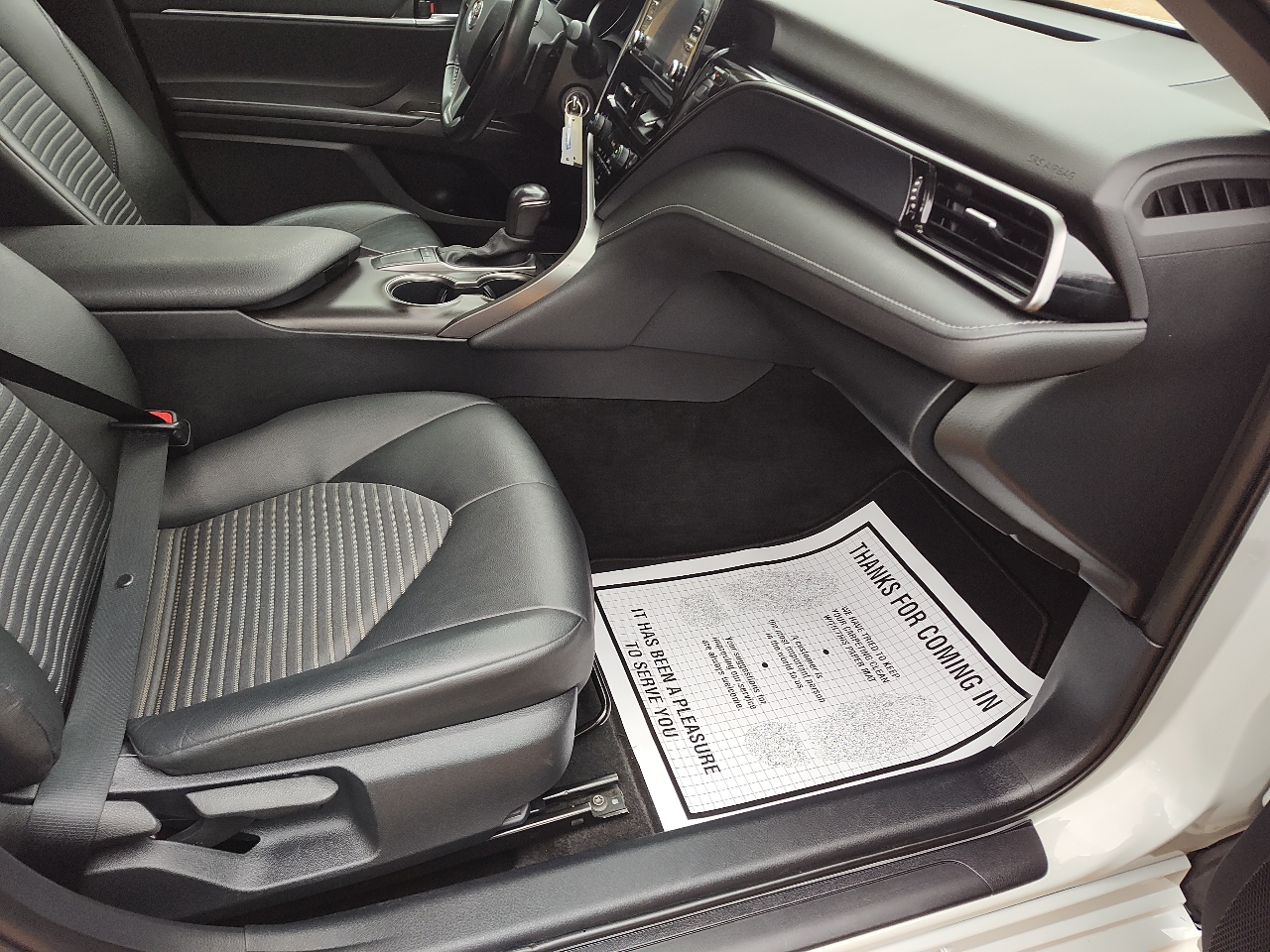 Toyota Camry SE Auto (Natl) 2022