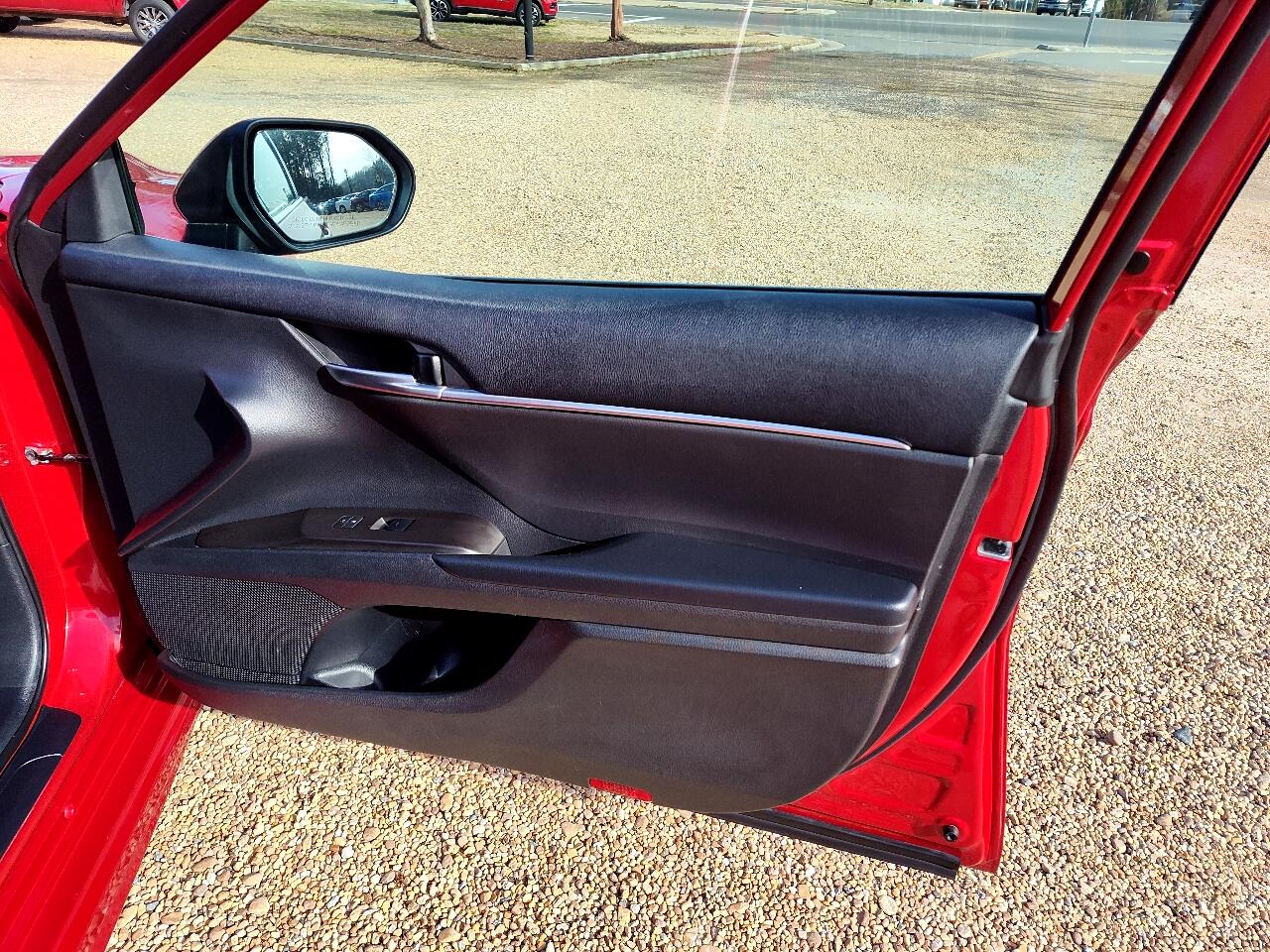 Toyota Camry SE Auto (Natl) 2024